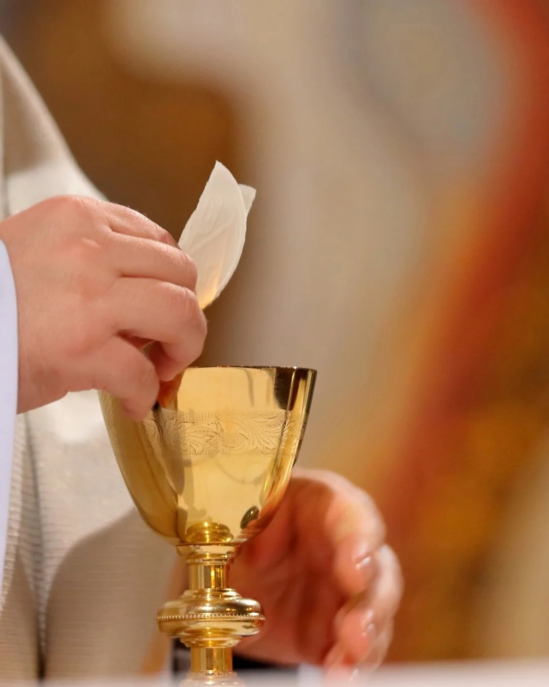 Communion at Saint James Episcopal Church 

If you&rsquo;d prefer to receive communion in your seat, we&rsquo;re happy to bring it to you.  Just let one of the ushers know.  We&rsquo;re glad to assist!

If you prefer a gluten-free wafer, please ask t