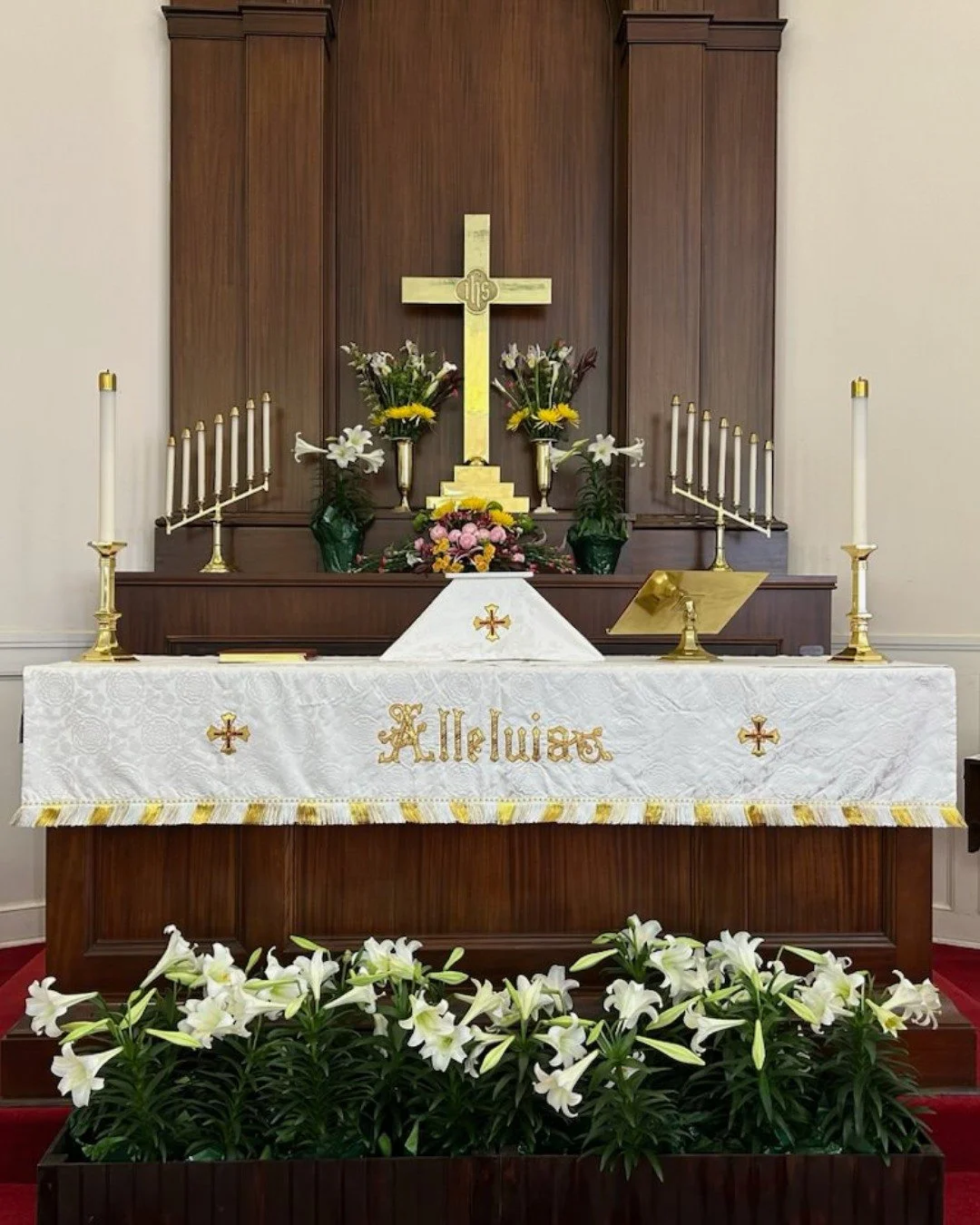 FLOWER DEDICATIONS

Would you like to place flowers in memory of a loved one, or in celebration of a special life event? Simply fill in the date, your name, and the person you'd like to honor and our Flower Guild will take care of the rest, arranging
