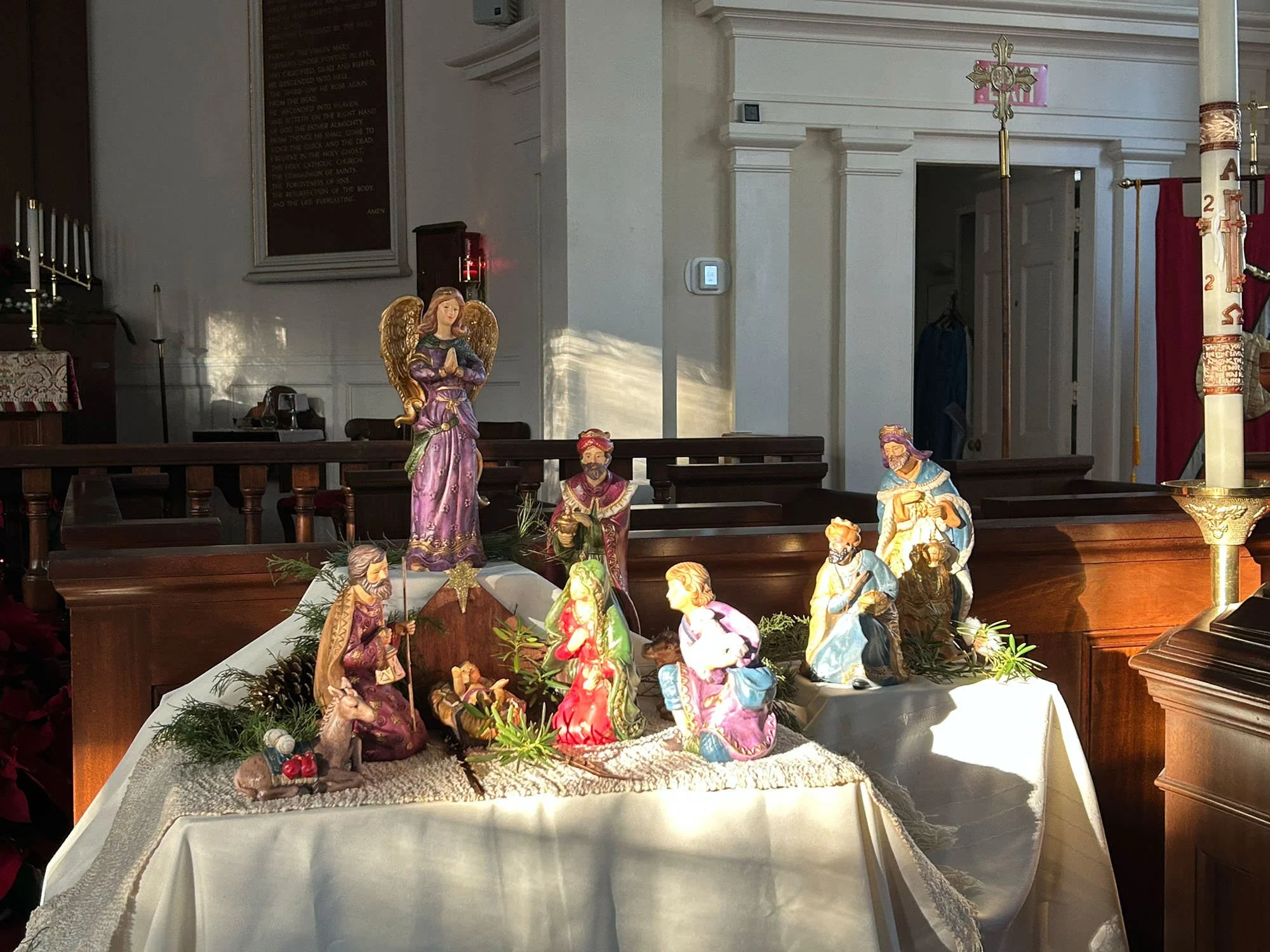 2025-decorated-church-Christmas-time-116.jpg