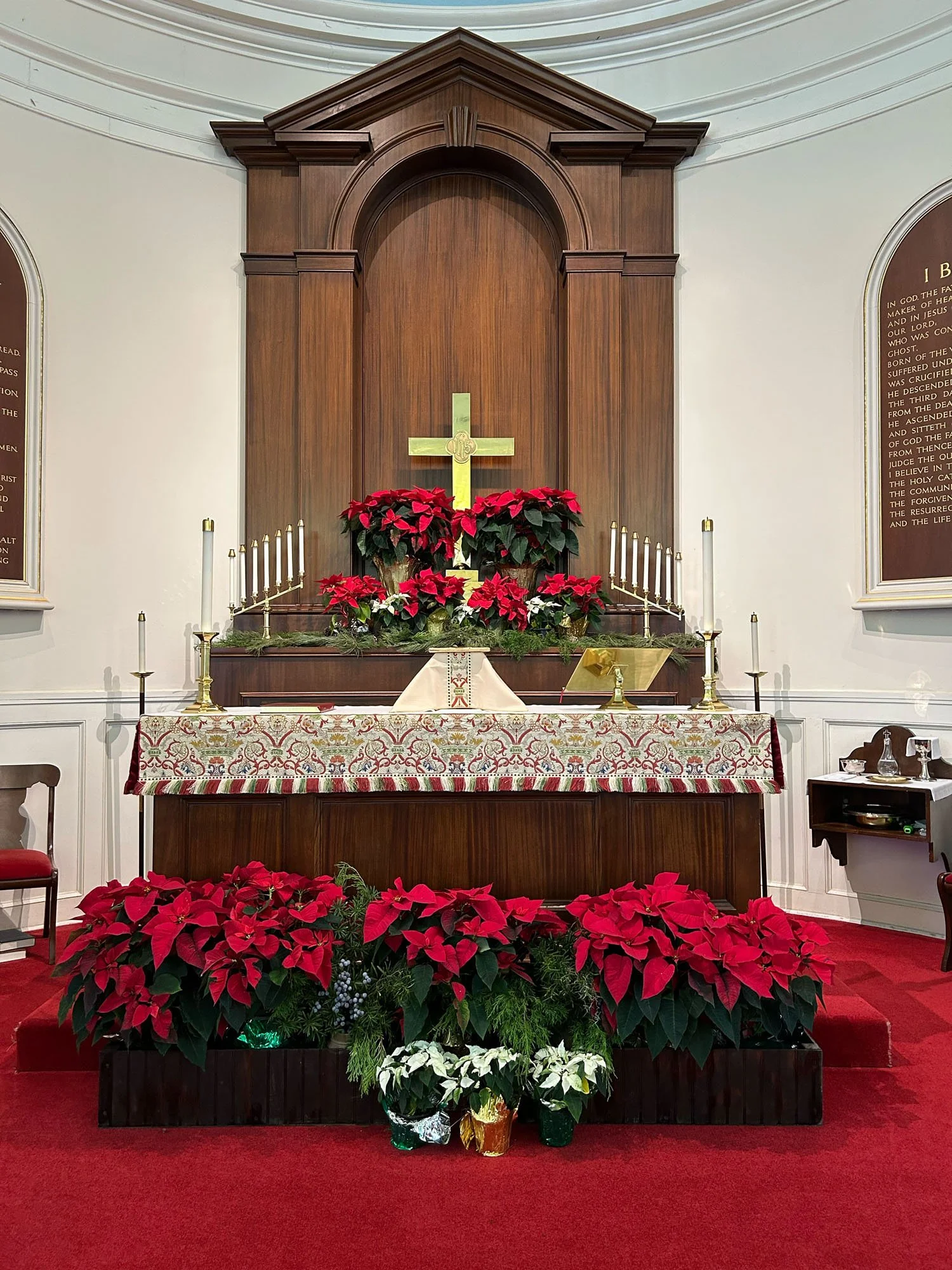 2025-decorated-church-Christmas-time-110.jpg