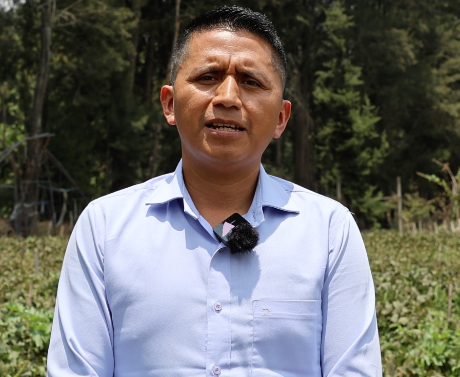 Diego Marroquín recibe la beca Cochran con el apoyo del proyecto ATraCSI 