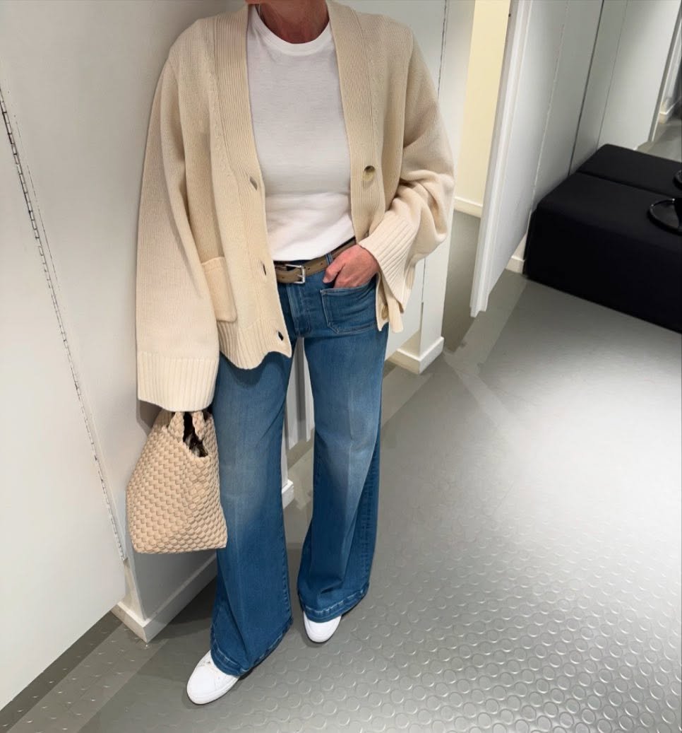 🌱🌱
Jeans fra Mother • T-Shirt Julie Josephine • Stylein cardigan • Belte MAISON Boinet.
Velkommen 10-17 i dag 🐣