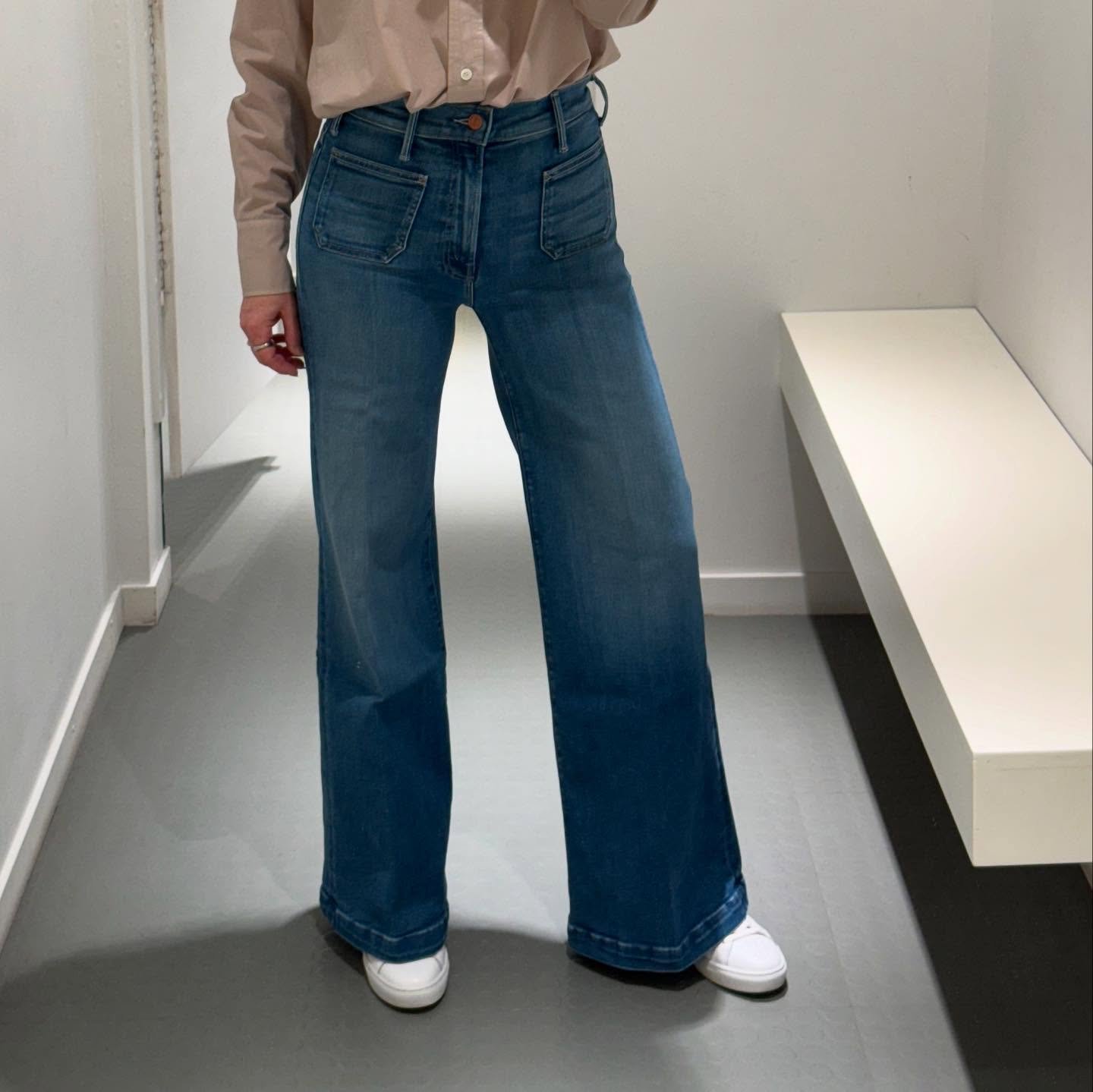MOTHER!
Vi har et godt utvalg av jeans fra Mother i ulike modeller🌱
Velkommen innom i dag, 10-15💚
#motherdenim #neozsandefjord