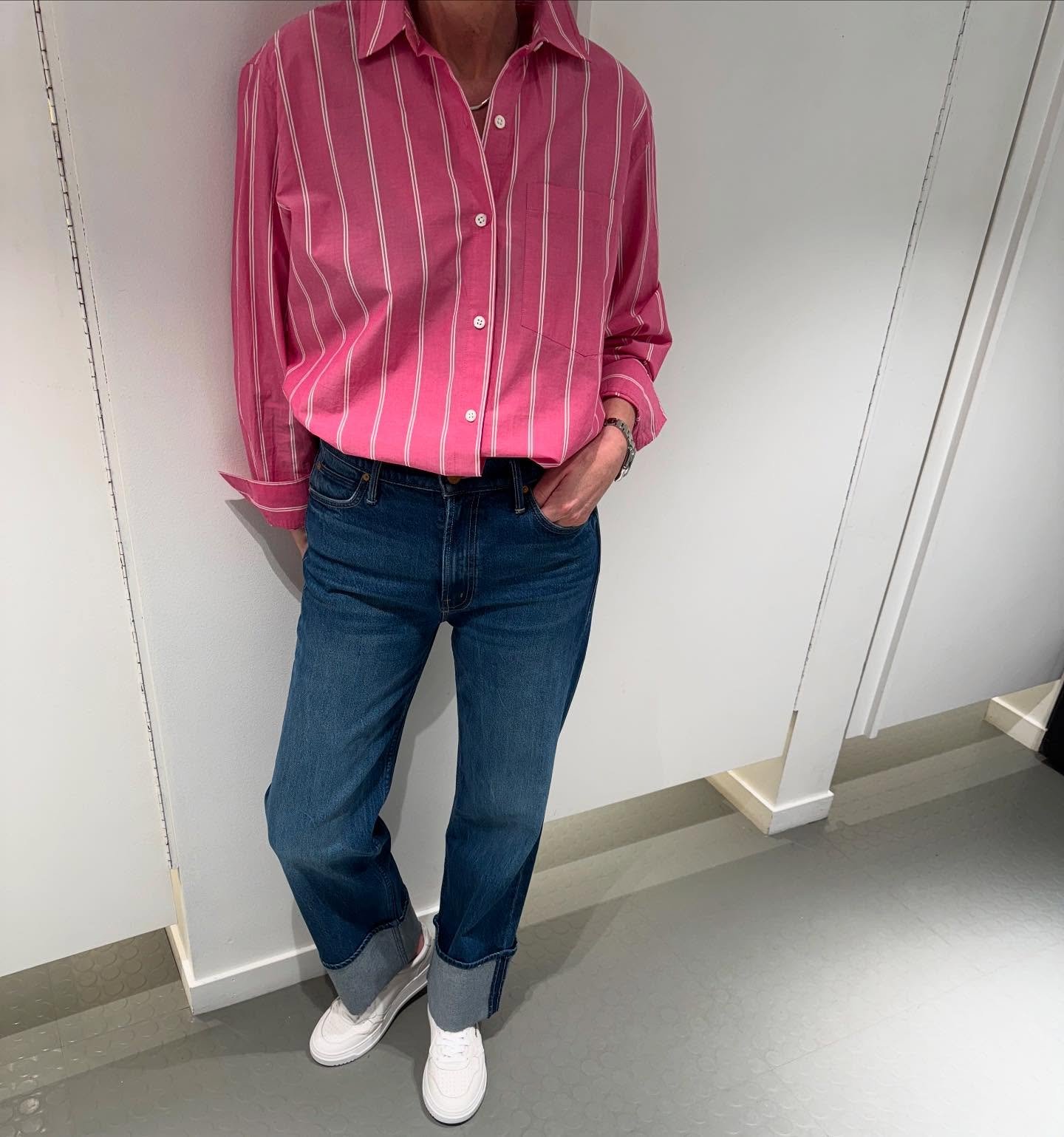 🌸🌸Vi ses i morgen 10-17.
Skjorte fra Rails • Favoritt jeans fra Mother • Autry sneakers.
#rails #mother #autry #timeless #minimalism #neozsandefjord