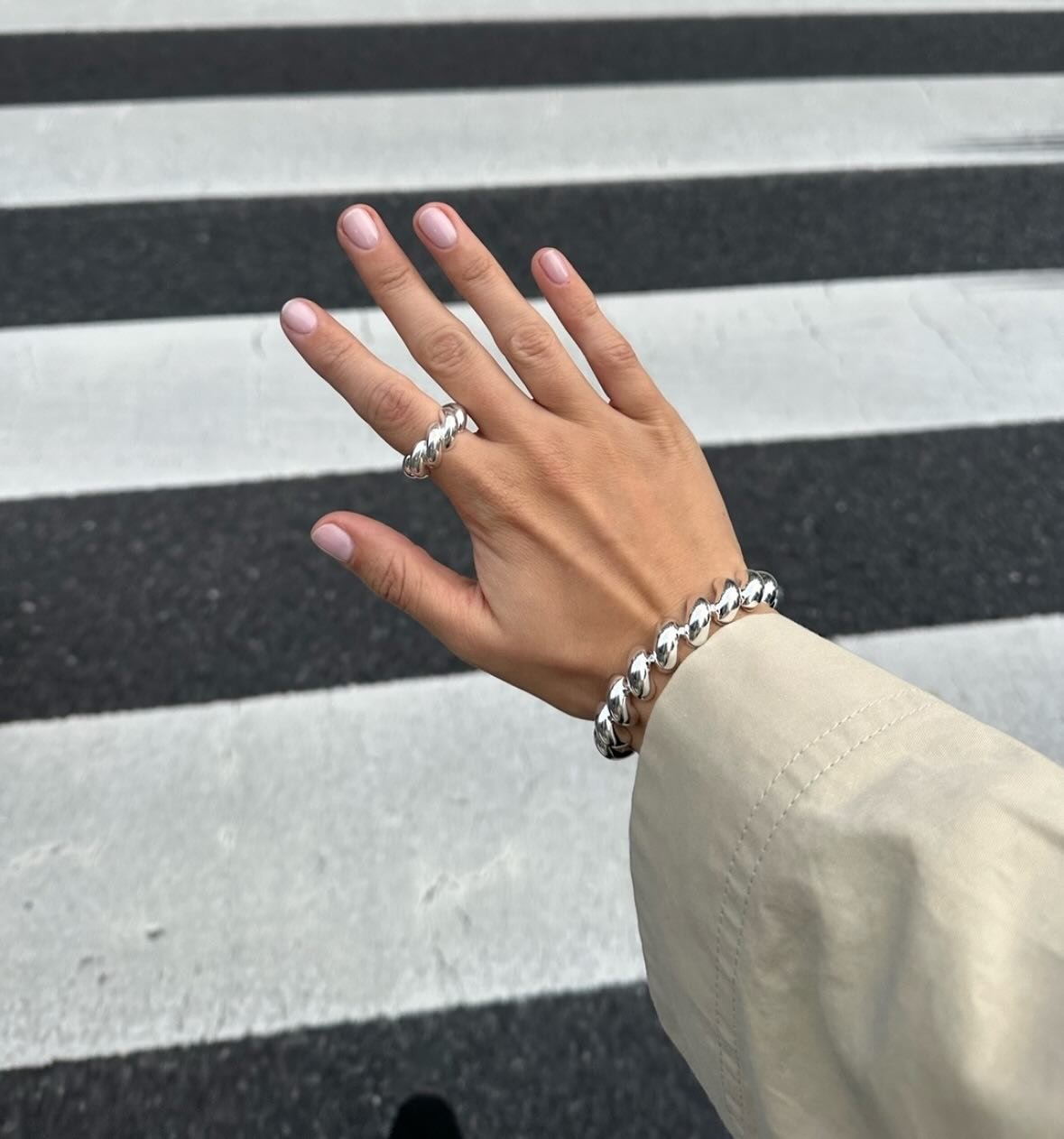 Vi har godt utvalg av smykker fra Lie Studio🫧
Velkommen innom 10-18 i dag.
#liestudio #jewelry #neozsandefjord