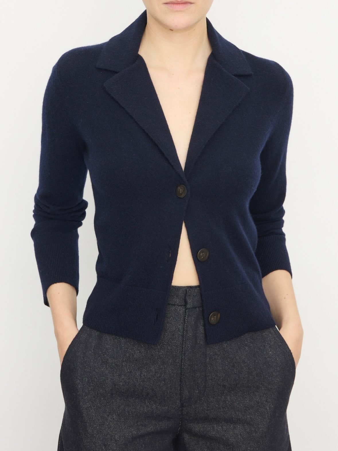 Nyheter 🤎 Vi elsker de tidløse, sofistikerte plaggene fra Vince!
Velkommen innom 10-15 i dag pinseaften🌱
#vince #timelesstyle #minimalism #prefallcollection #neozsandefjord