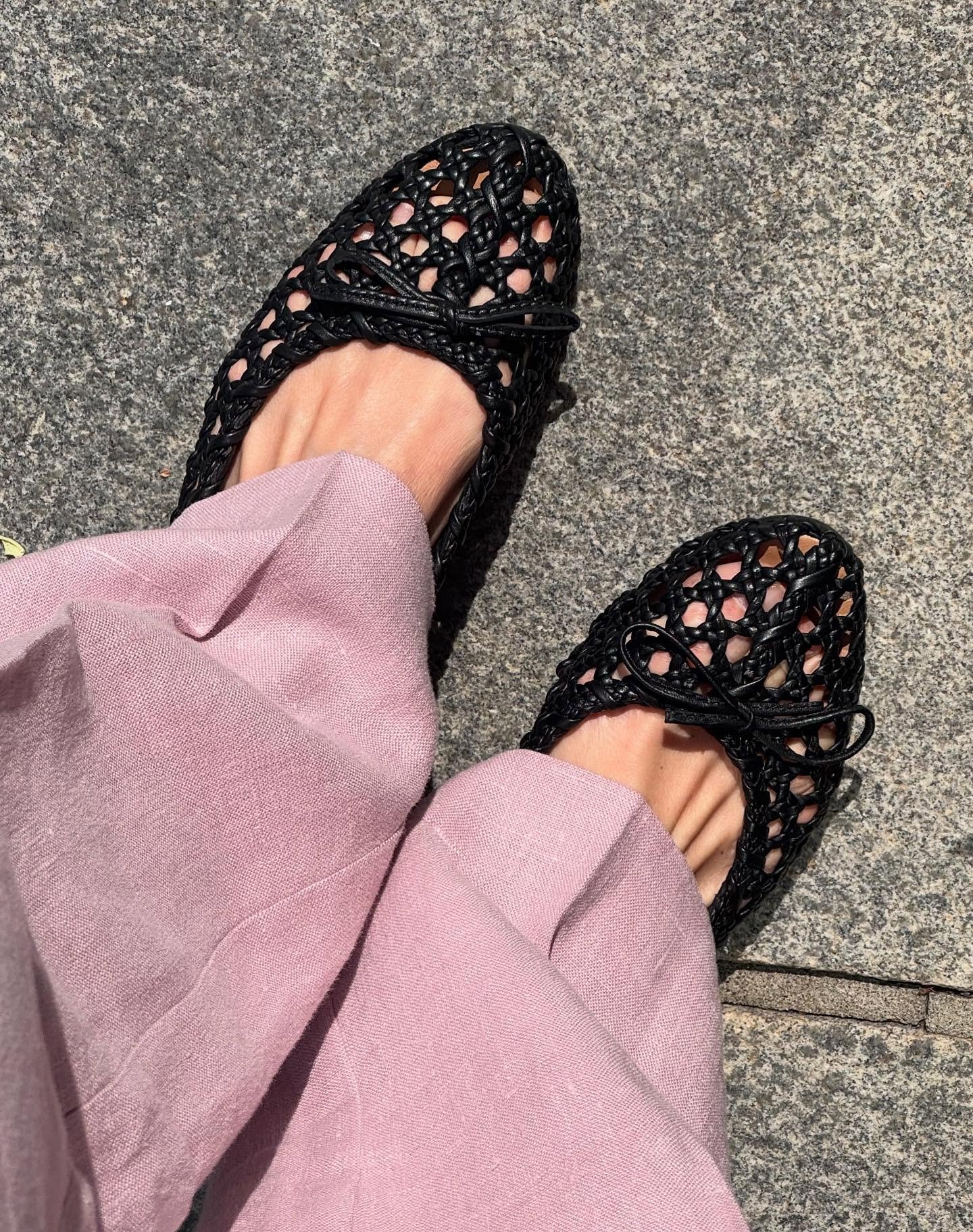 Megan ballerina i flettet skinn fra @bukelashoes ♡

Velkommen innom 10-17 i dag.

#bukela #bukelashoes #ballerina #leather #neozsandefjord