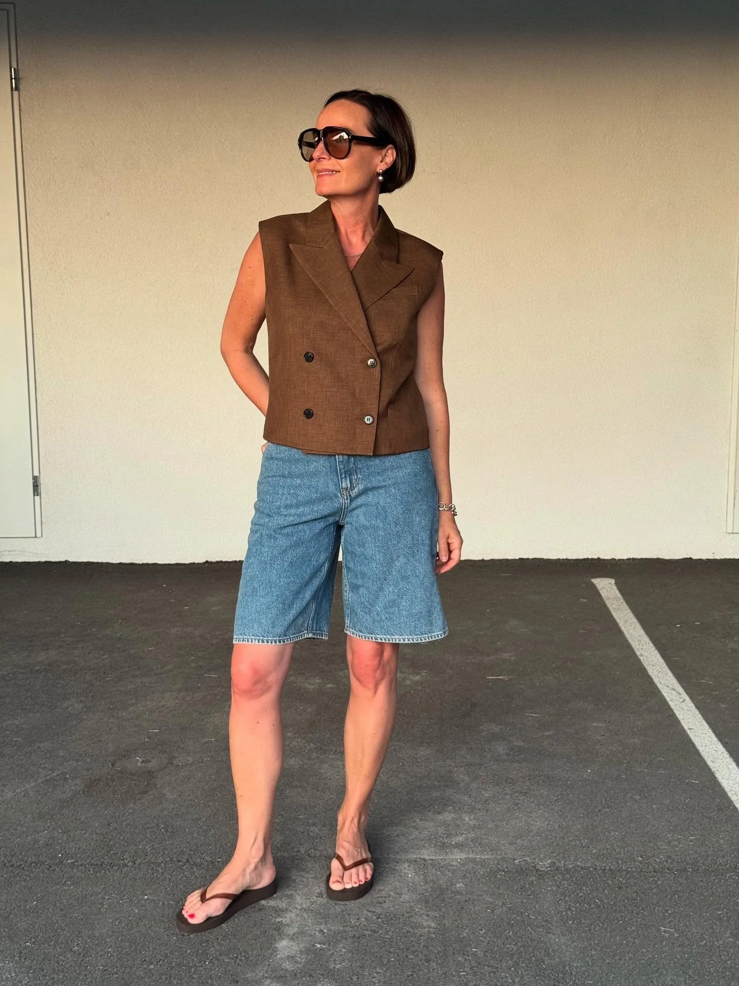 Deilige sommerdager og fine nyheter🤎
- Shorts og vest fra THEORY.
Velkommen 10-17 i dag.
#theory_#timelessdesign #newin #neozsandefjord