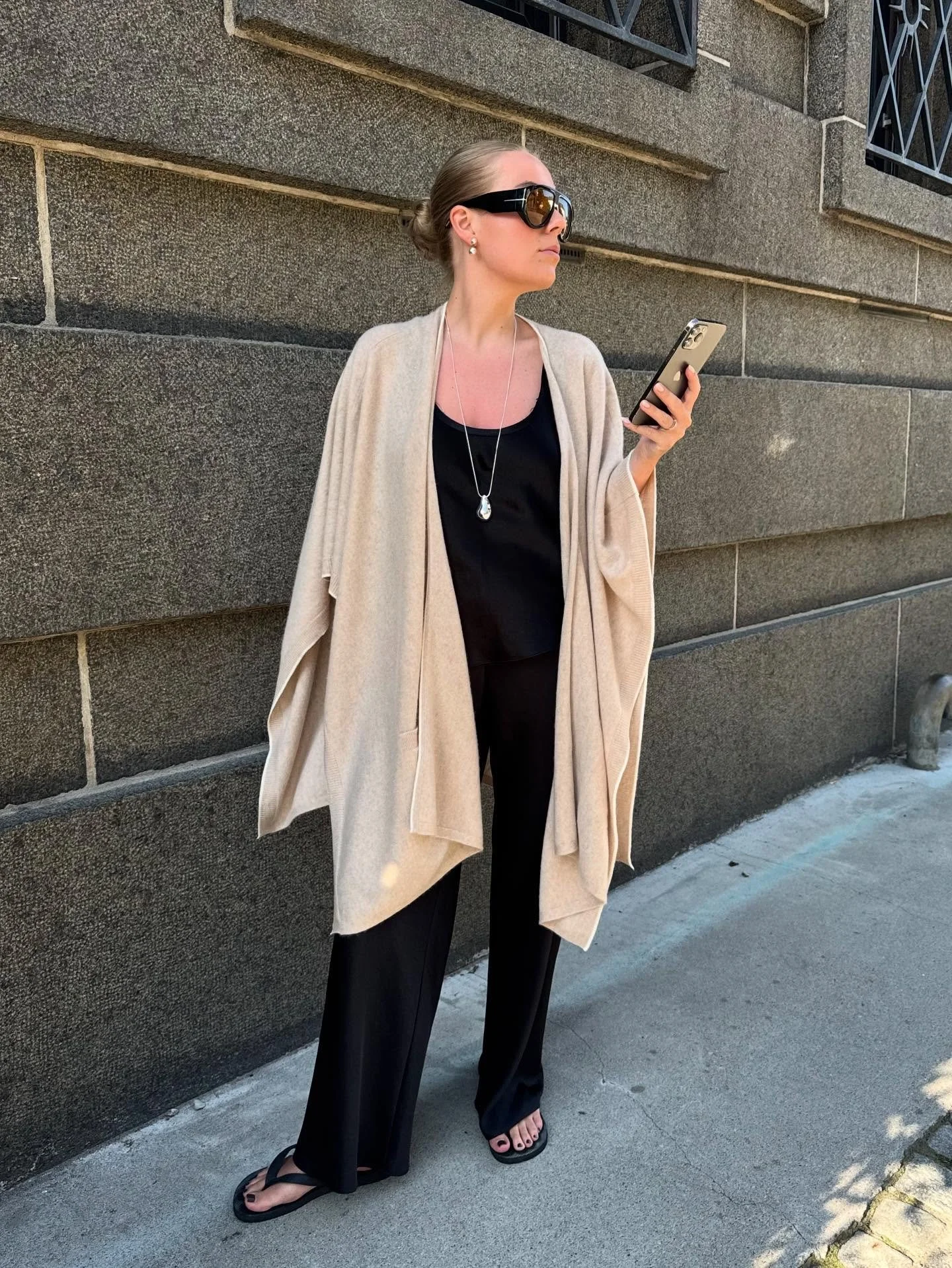 Cashmere cape fra Vince - med lommer!🌾 🌾
Velkommen innom 10-16 i dag!
#vince #prefall #cashmerelove #neozsandefjord