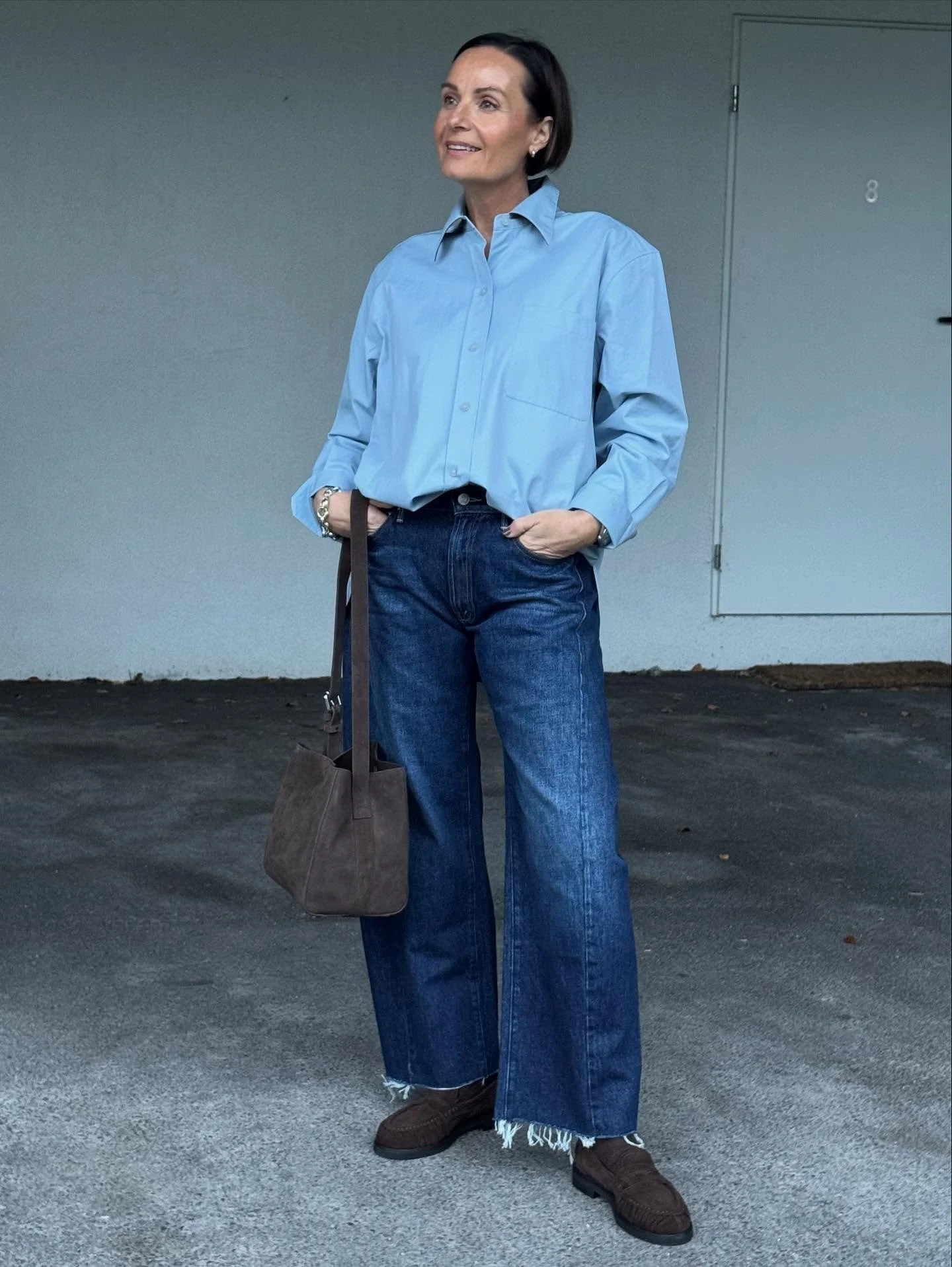 Barrel jeans fra MOTHER • Vince skjorte • Bukela Loafers og Jim Rickey veske🍂
Velkommen 10-17 i dag.
#motherdenim #vince #bukela #jimrickey #fallfashion #timelessfashion #quietluxury #neozsandefjord