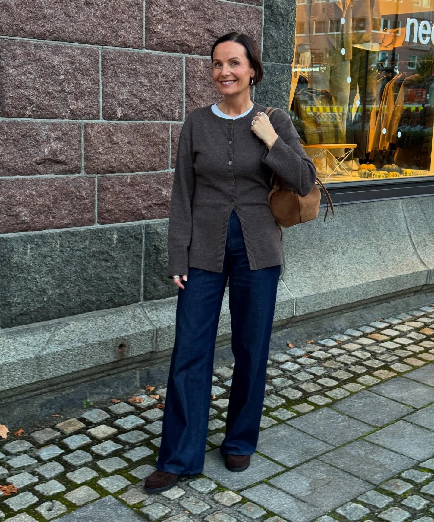 Brunt og blått er flott🤎💙
Ny cashmere cardigan fra The Curated!
Velkommen innom 10-17 i dag.
#thecurated #yuzefibag #timelessfashion #neozsandefjord