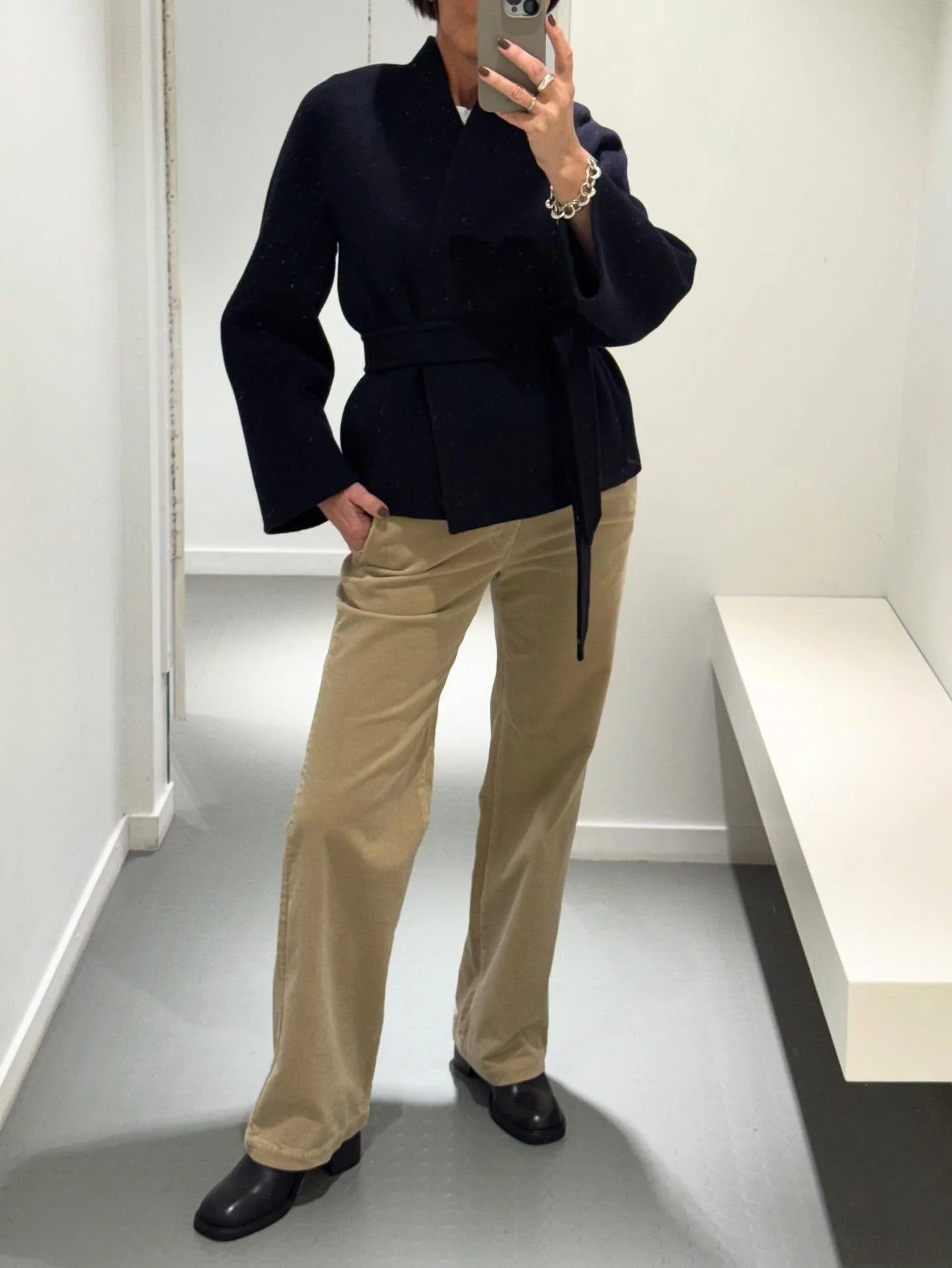 God mandag 🍂The Modern jacket fra The Curated • Cord bukse fra BLUE 
Velkommen 10-17 i dag.
#thecurated #bluesportswear #neutralstyle #timeless #neozsandefjord