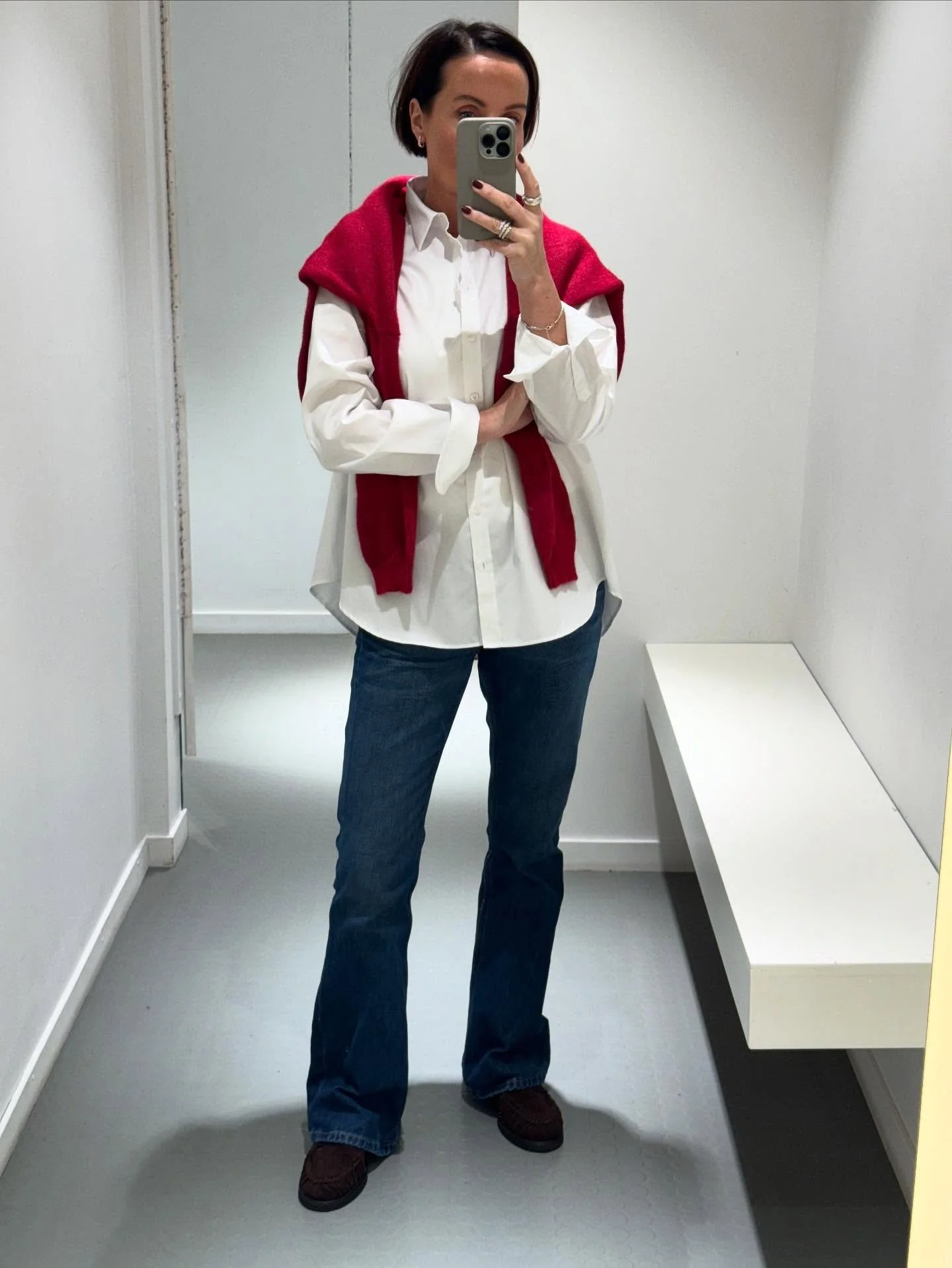 Hvit skjorte og jeans - enkelt, tidløst og alltid riktig 💫
Julie Josephine Sofie shirt • Moda Fra Jeanerica Jeans.
Velkommen 10-17 i dag.
#juliejosephine #jeanericajeans #timeless #neozsandefjord