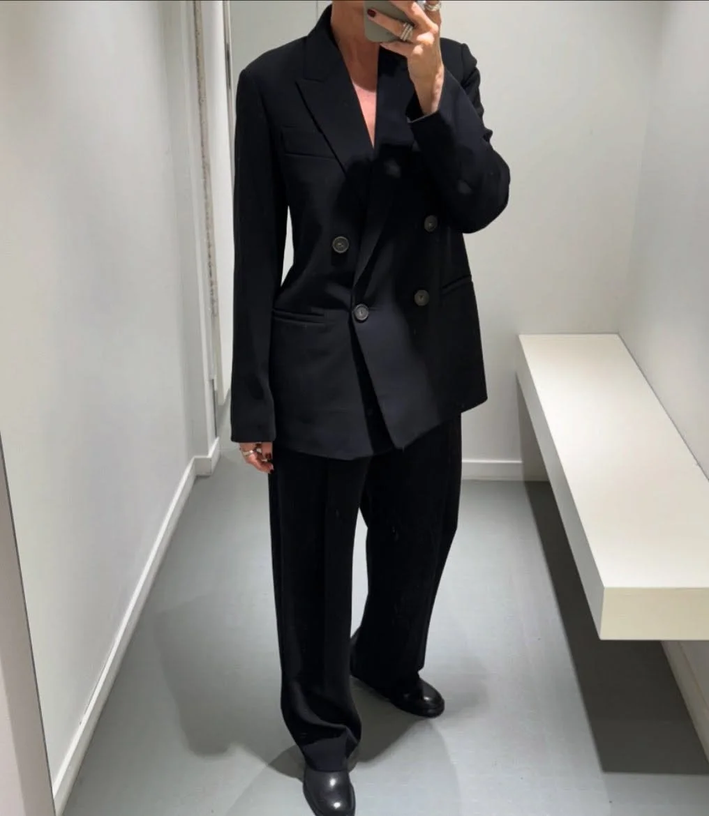 God l&oslash;rdag i blazer og bukse fra Vince▪️

Velkommen innom 10-16 i dag.

#vince #newin #suit #timeless #minimslism #neozsandefjord