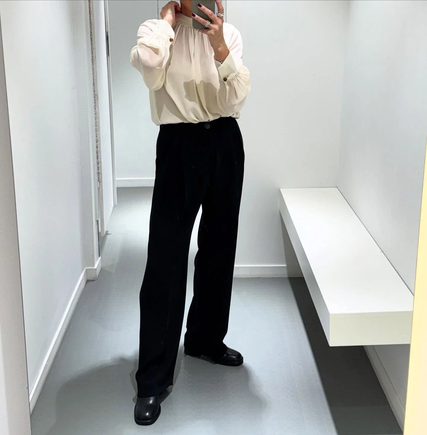 Nyheter fra Vince💫 Bluse med fine detaljer, bukse med legg.

Velkommen 10-17 i dag.

#vince #newin #timelessfashion #neozsandefjord