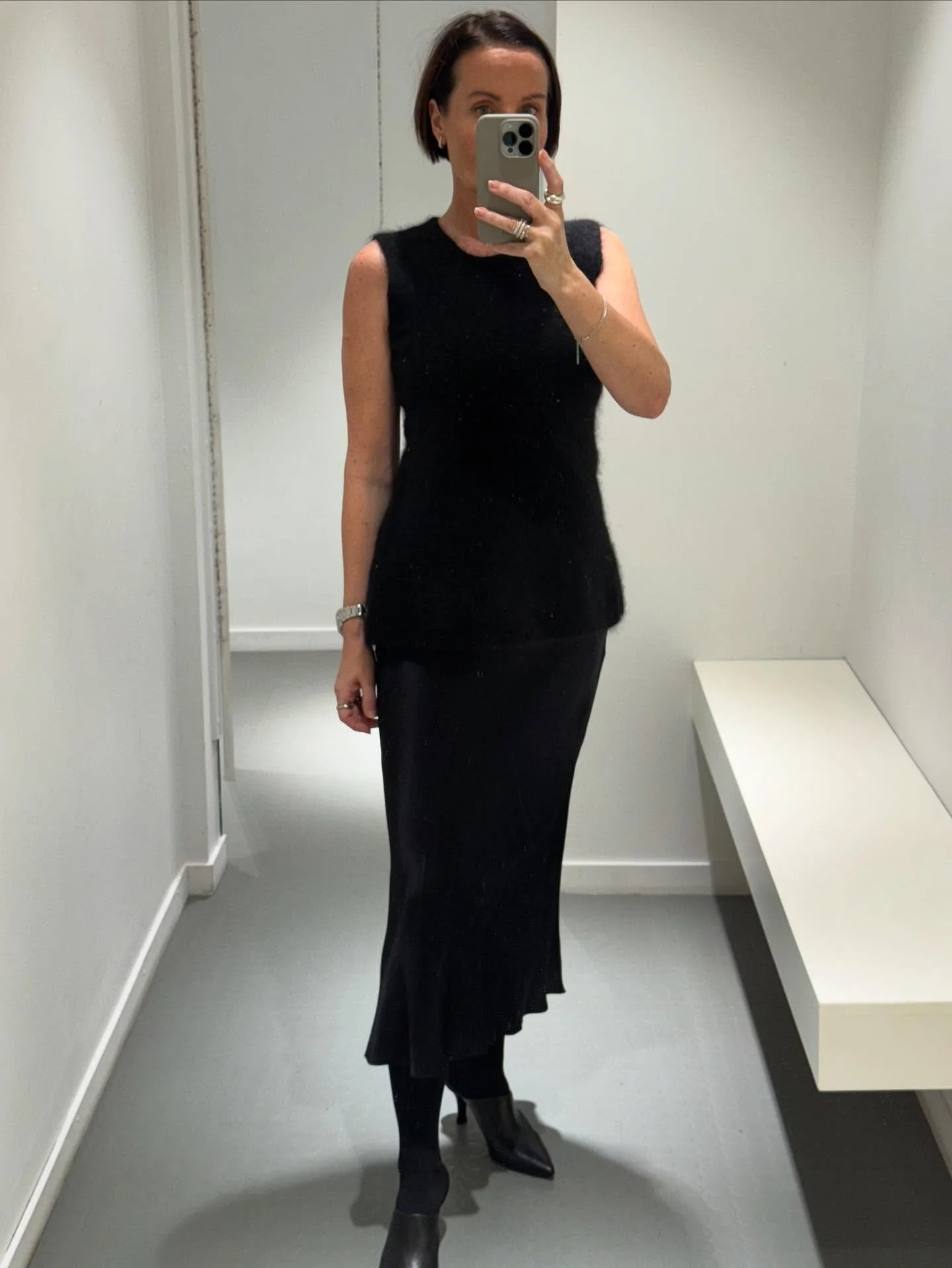 Enkelt. Rent .Tidl&oslash;st 💫
Topp fra Stylein &bull; skj&oslash;rt fra Rails.

Velkommen innom 10-18 i dag.

#stykein #rails #timeless #effortless #neozsandefjord