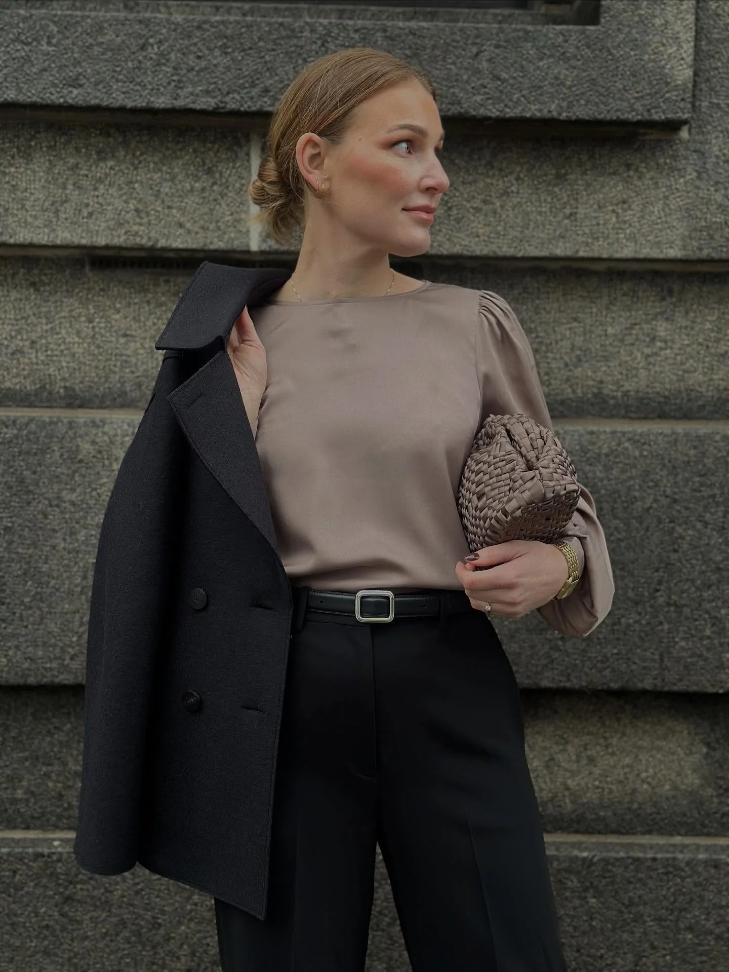 God l&oslash;rdag og velkommen innom 10-16 i dag 💫

Stenstr&oslash;ms bluse &bull; Theory bukse &bull; Harris Wharf jakke &bull; Maria la Rosa veske &bull; Belte fra Li&eacute; Studio.

#stenstr&oslash;ms #theory_ #harriswharflondon #marialarosa #li