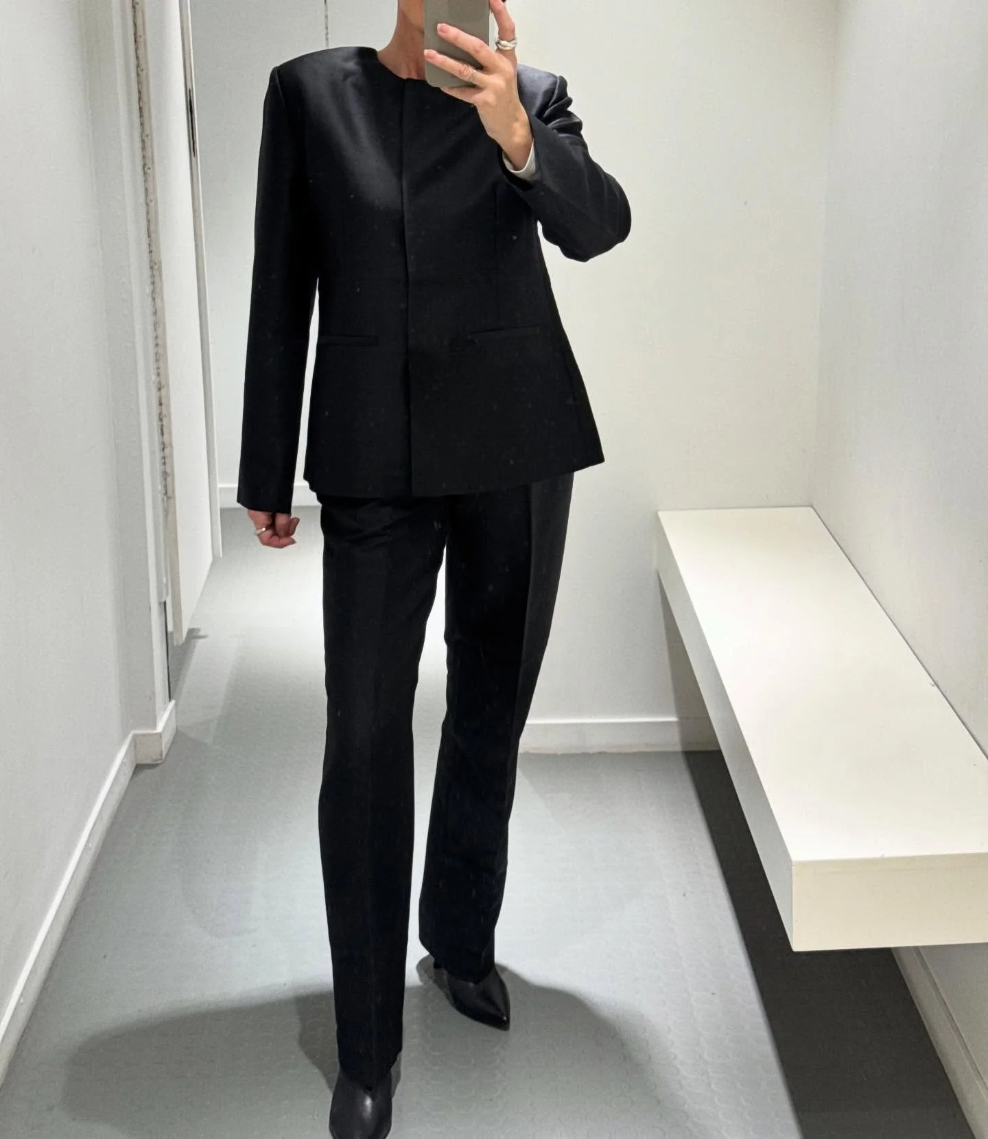 Blazer og bukse fra FWSS, i nydelig ullkvalitet_🎯

Velkommen innom 10-17 i dag!

#fwss #timelessfashion #minimalism #neozsandefjord