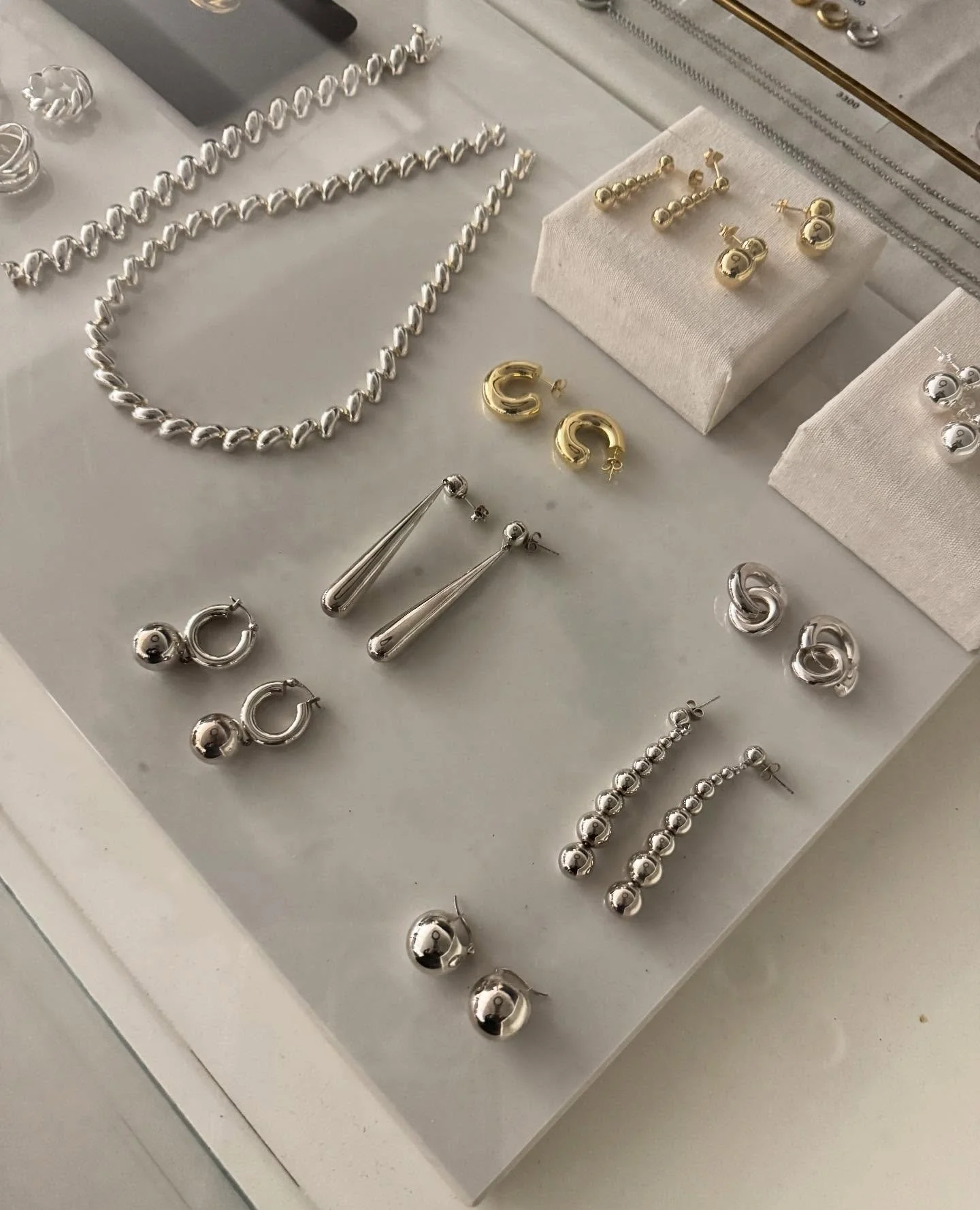 Vakre smykker fra Li&eacute; Studio ✨ 

#liestudio #jewlery #timelessdesign #neozsandefjord