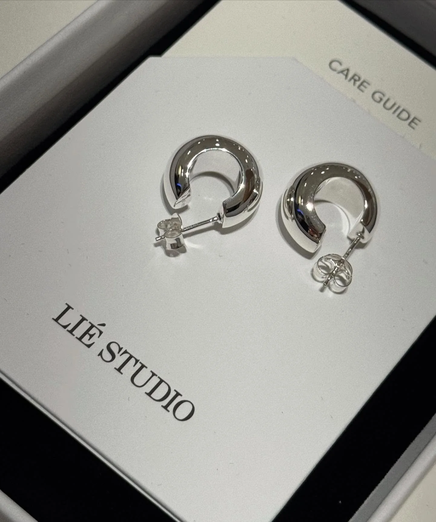Vi har f&aring;tt p&aring;fyll av Simone Earrings fra Li&eacute; Studio🎯

Velkommen innom 10-16 i dag.

#li&eacute;studio #jewelry #silver #neozsandefjord