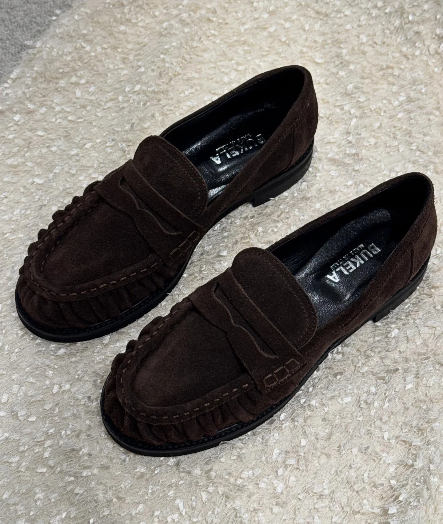 Bukela Loafers i mykt semsket skinn🤎 

St&oslash;rrelsen 37,39,40 og 41 igjen.

#bukela #leatherloafers #neozsandefjord