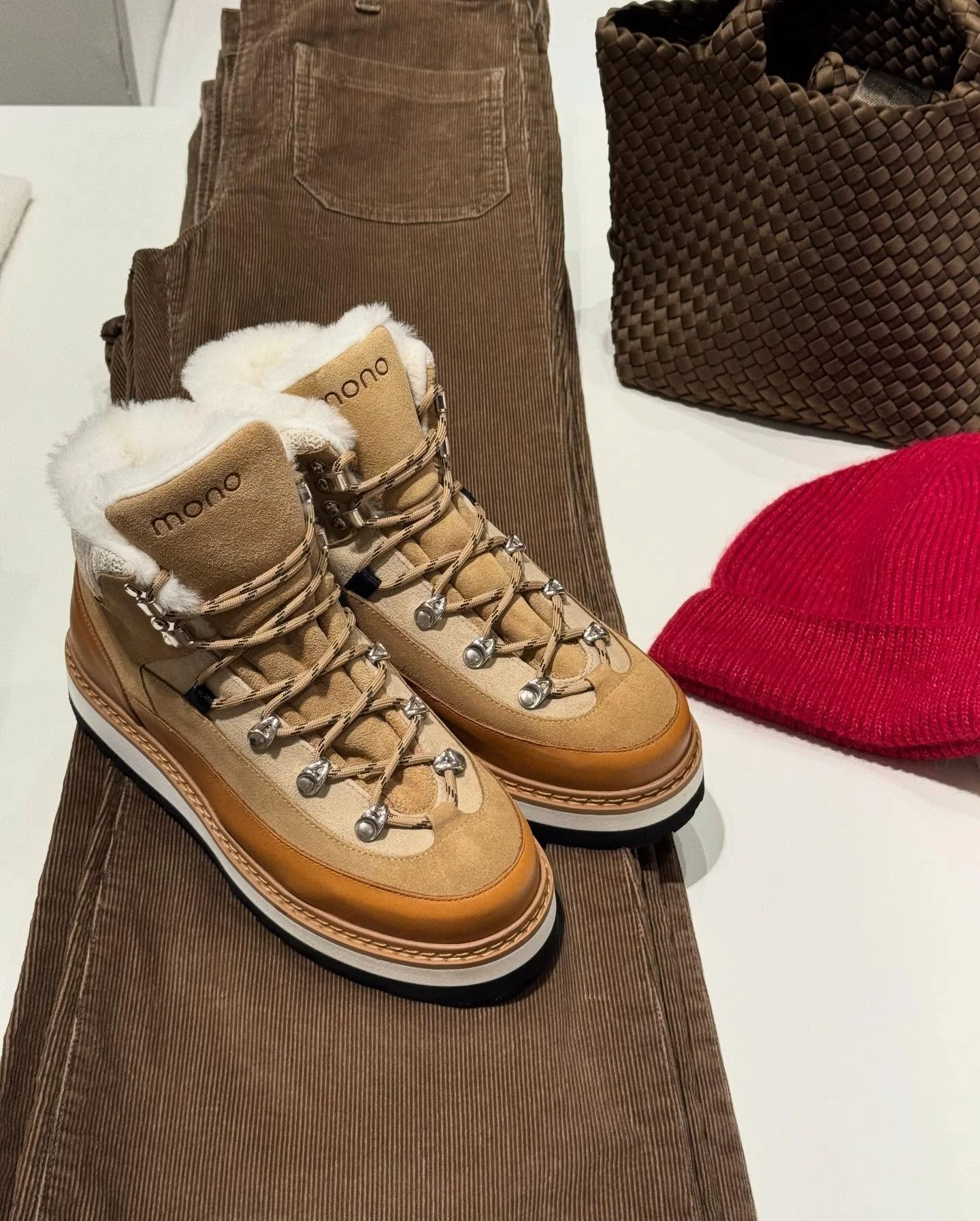 Vi har fortsatt noen st&oslash;rrelser igjen av disse MONO skoene __

Velkommen 10-17 i dag.

#monofoo #winteressentials #neozsandefjord