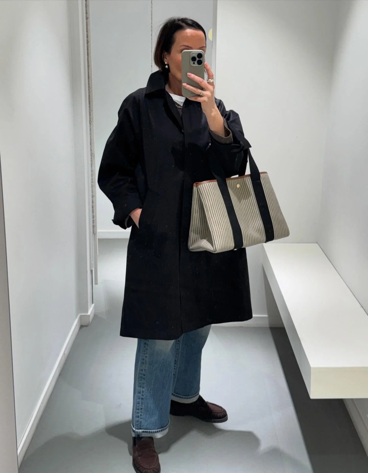 Anchorage Trench Coat fra FWSS🤍
En trench coat med A-fasong og fine detaljer. 

Velkommen innom 10-17 i dag.

#fwss #trenchcoat #timelesstyle #neozsandefjord