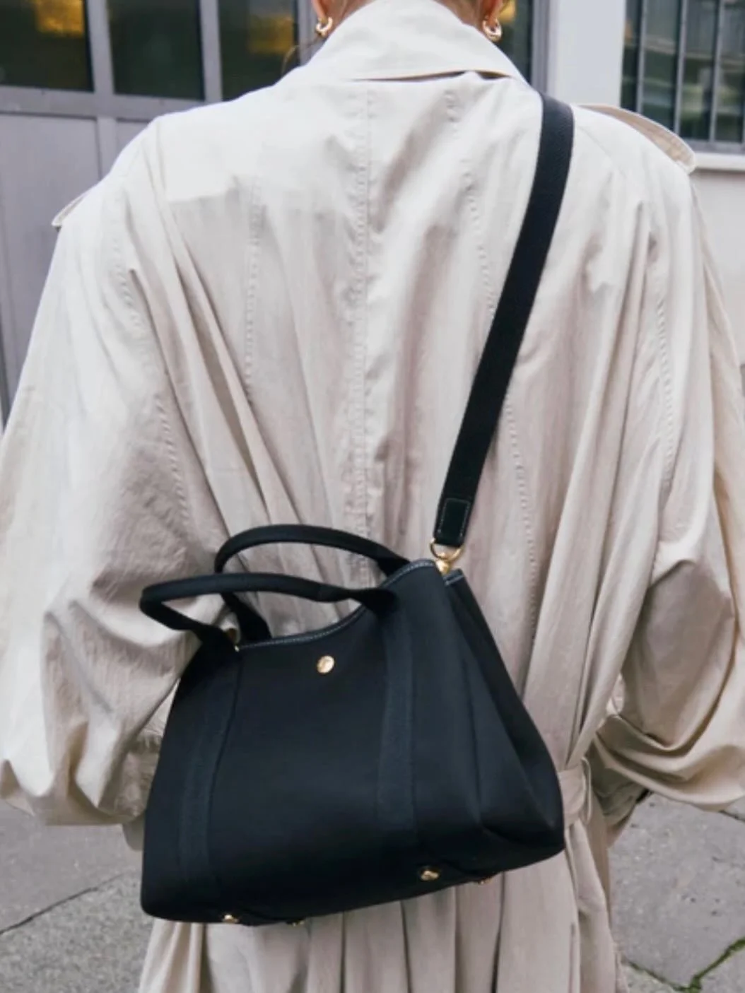 Vi elsker veskene fra @ruedeverneuil 🤍

Rue de Verneuil er et fransk veskemerke kjent for enkle, elegante tote-vesker i canvas, tweed eller ull med skinn-detaljer. Minimalistiske, funksjonelle vesker med et klassisk &ldquo;Paris-chic&rdquo; uttrykk.