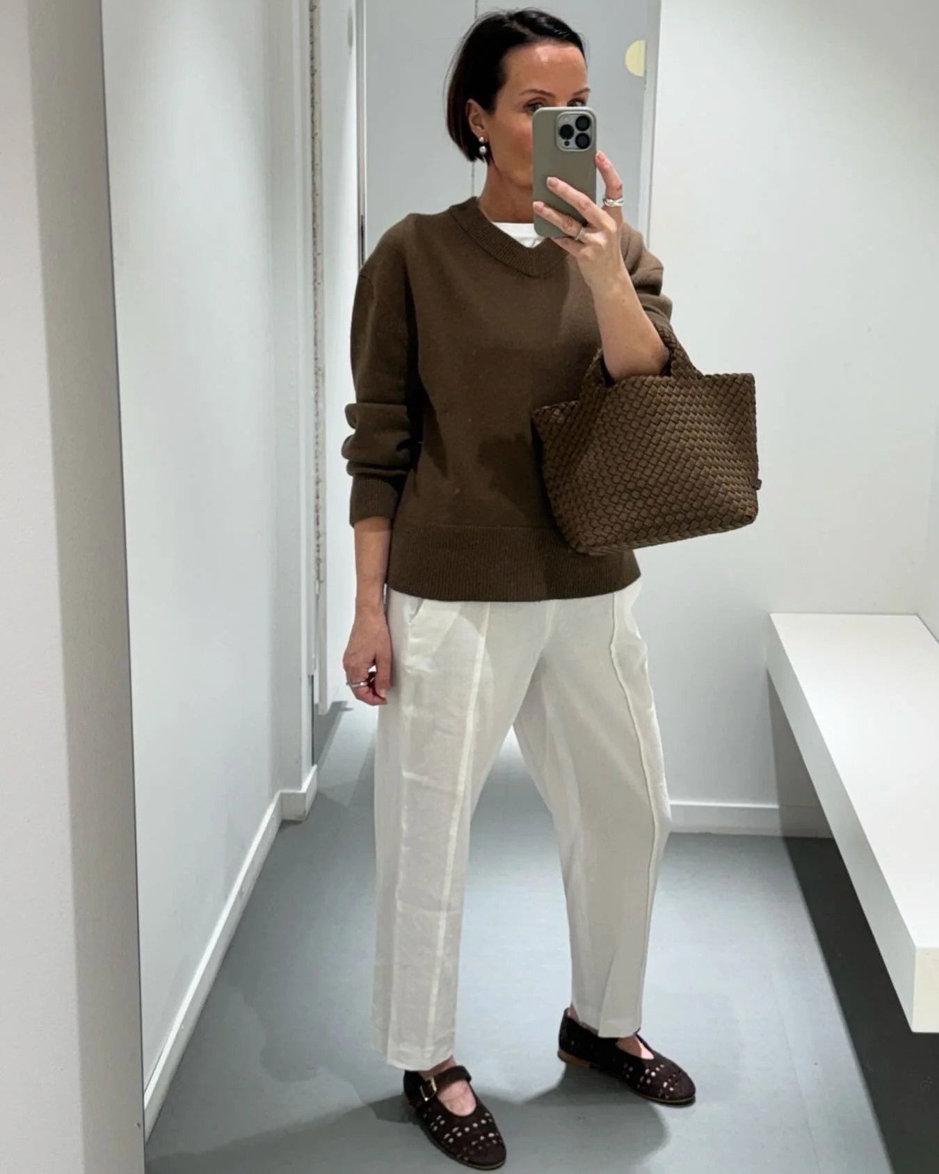 🤎🤍 Linbuke og genser fra Vince &bull; Bukela ballerina &bull; Naghedi veske.

Velkommen innom 10-17 i dag.

#vince #bukela #naghedi #timelessdesign #neozsandefjord