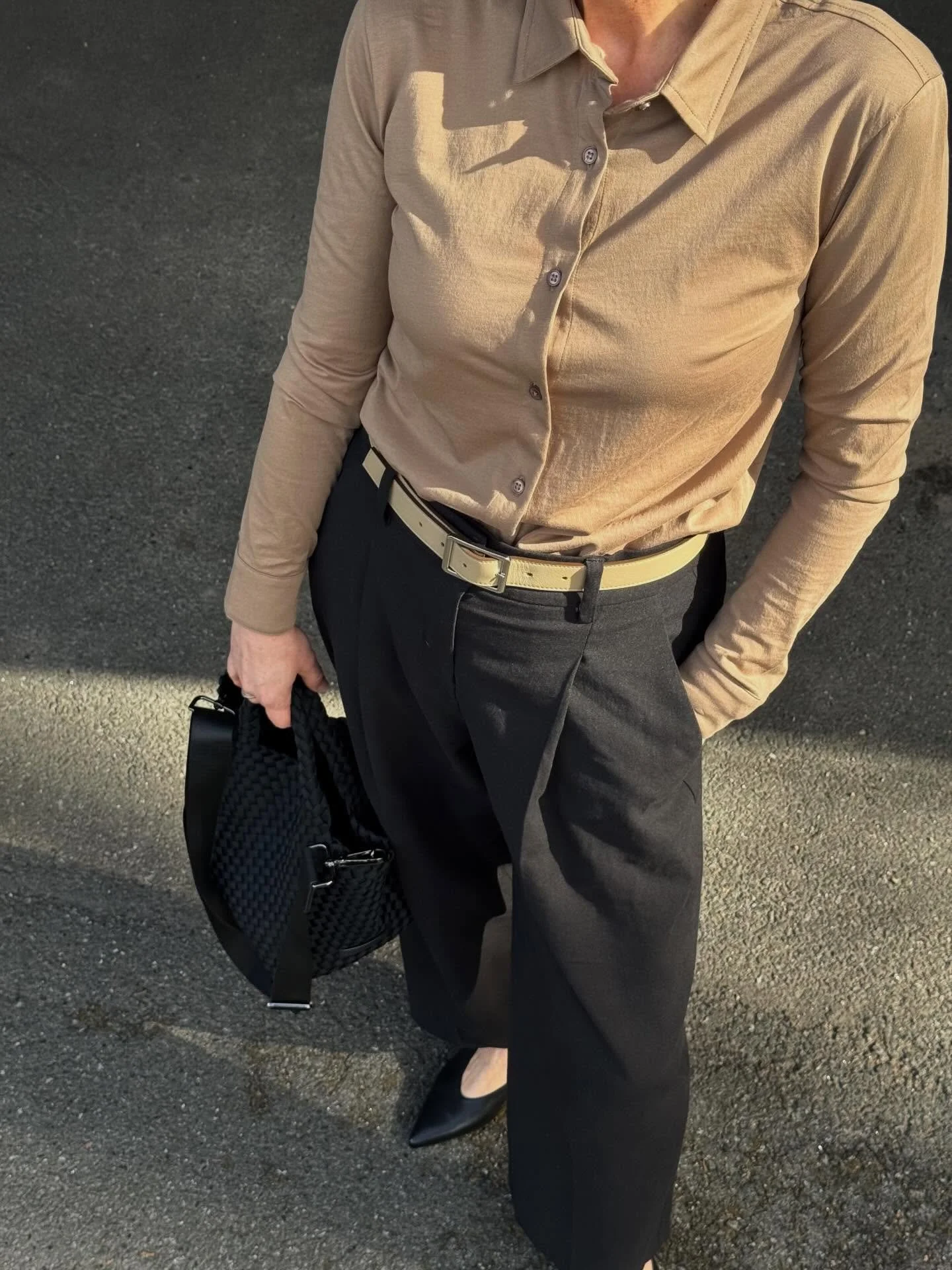 🤎 Jersey skjorte fra Anonym &bull; Seductive bukse &bull; MAISON BOINET belte &bull; Naghedi veske.

Velkommen innom 10-17 i dag.

#anonyme #seductive #maisonboinet #naghedinyc #neozsandefjord