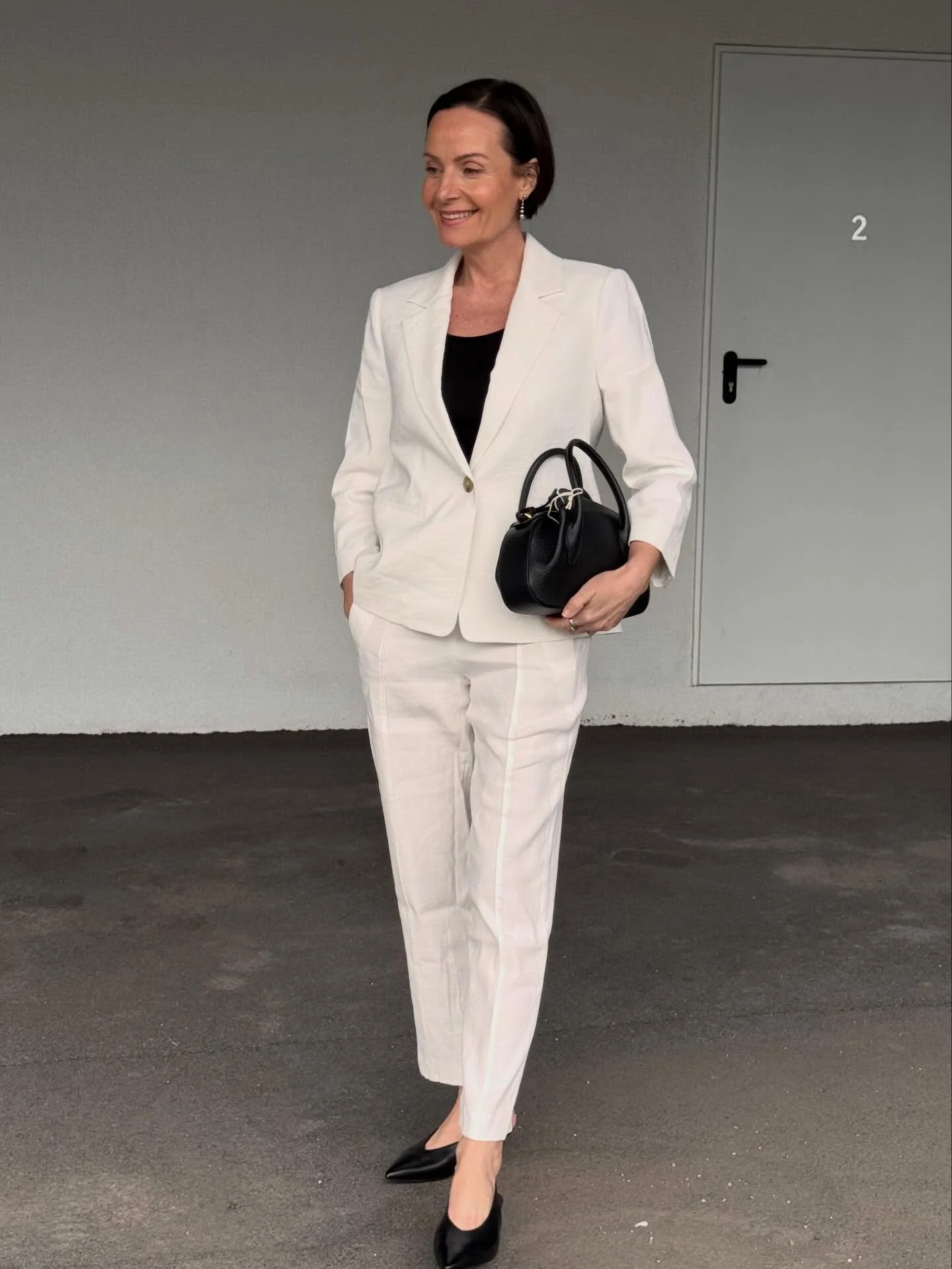 Hvit lin for sesongen 🌾 Blazer og bukse fra VINCE.

#vince #timelessstyle #neozsandefjord