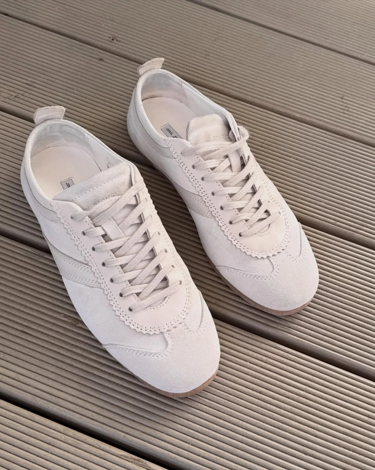 Shade suede sneakers fra Jim Rickey 🤍 Retro sko med feminine detaljer. 

Velkommen innom 10-17 i dag.
#jimrickey #suedesneakers #neozsandefjord