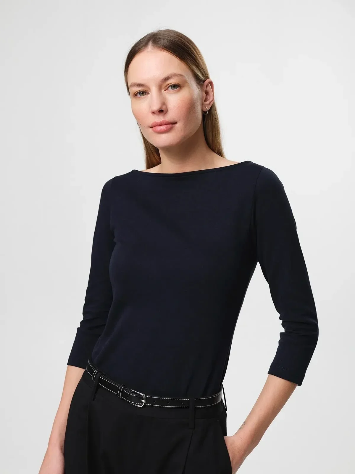 Nyheter fra Julie Josephine🤍 Basisplagg som dette er fundamentet i garderoben v&aring;r. Det skal v&aelig;re enkelt, funksjonelt og vare lenge.

Velkommen innom 10-17 i dag.

#juliejosephine #essentials #bestbasics #neozsandefjord