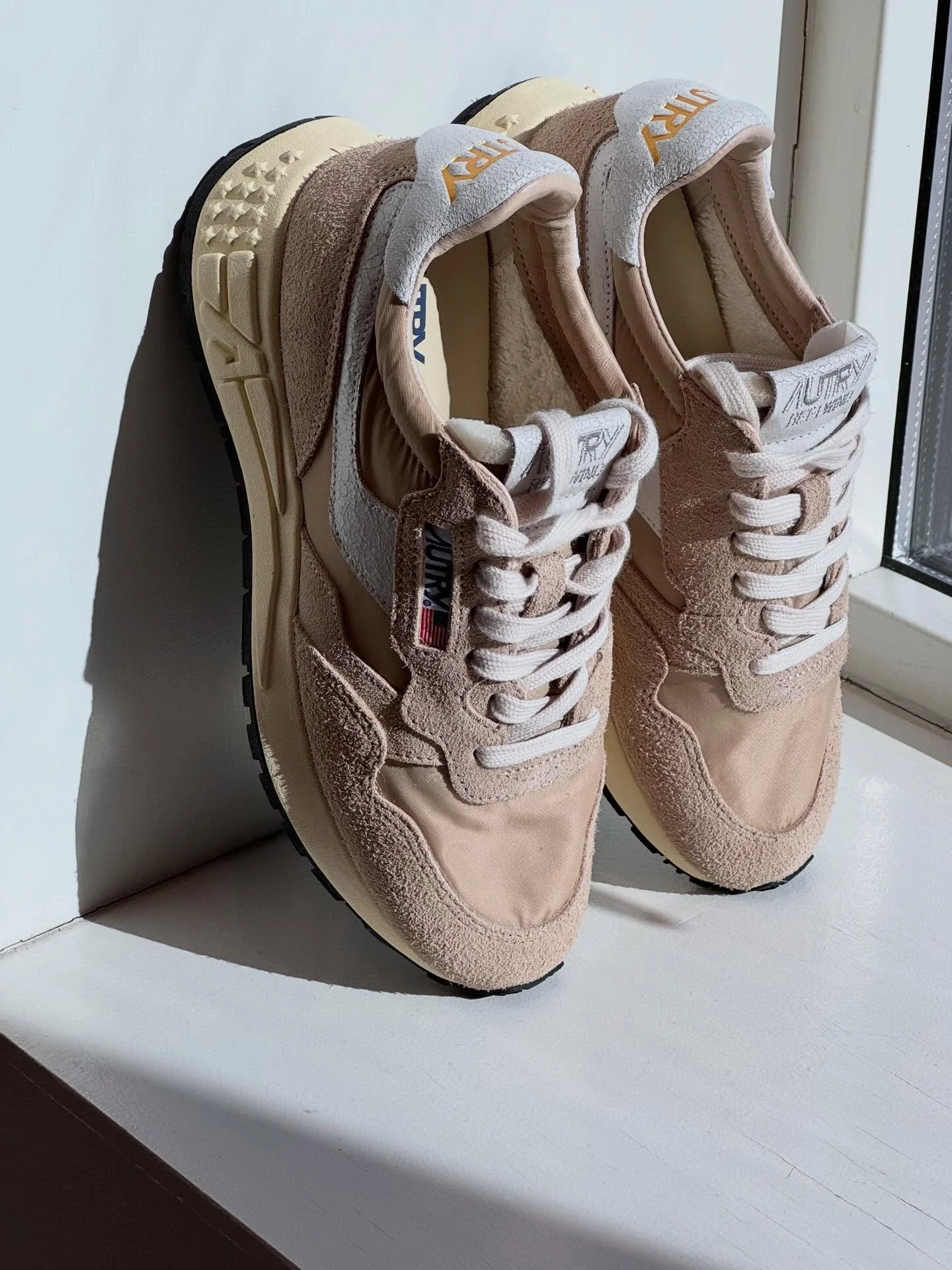 Autry Reelwind sneakers - uanstrengt stil, god komfort ✔️ Finnes i flere farger.

Velkommen innom 10-17 i dag.

#autry #retrosneakers #neozsandefjord