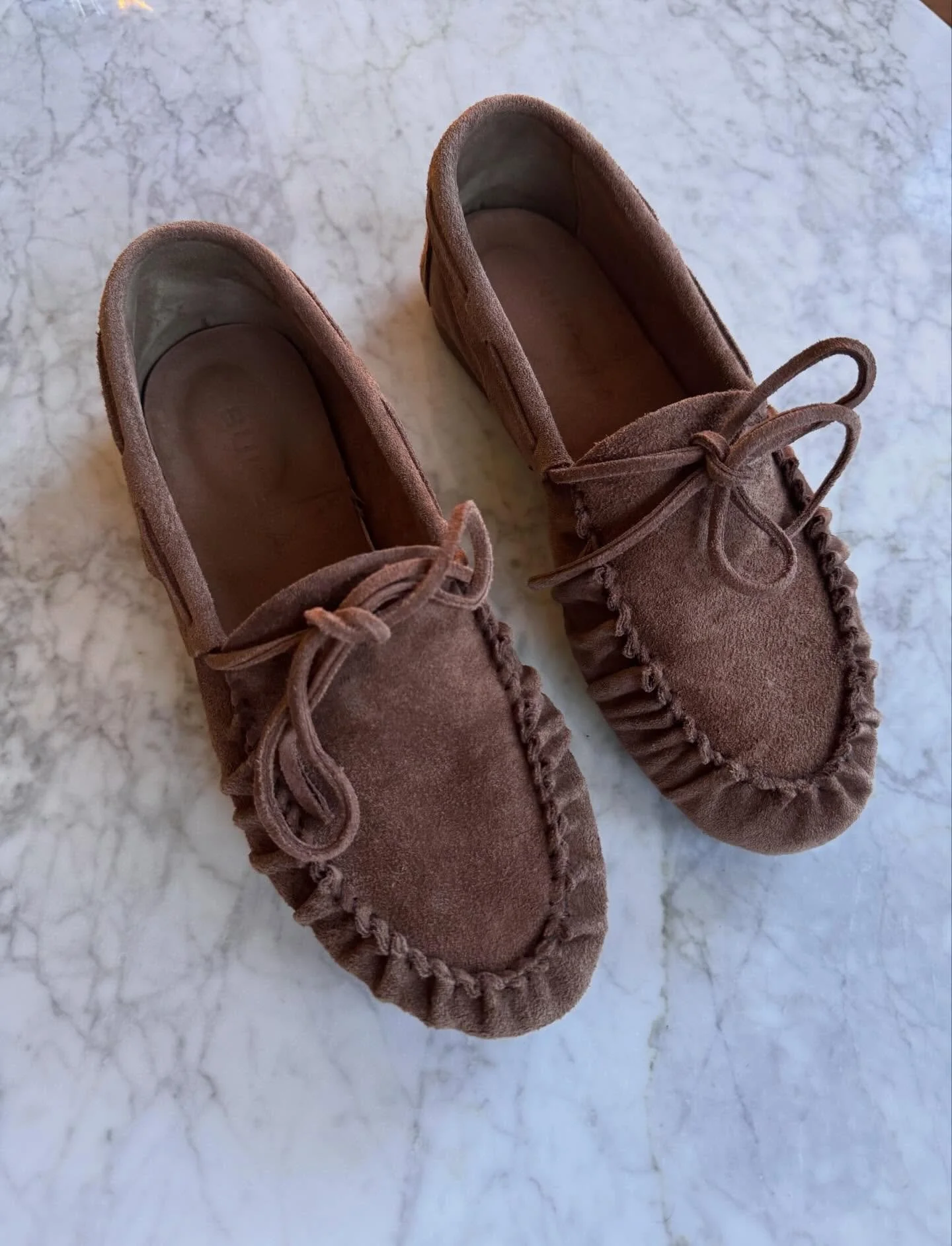 Bukela Rowan Loafers - Komfortable sko i mykt skinn ꧂

Velkommen 10-17 i dag ♚

#bukela #loafer #neozsandefjord