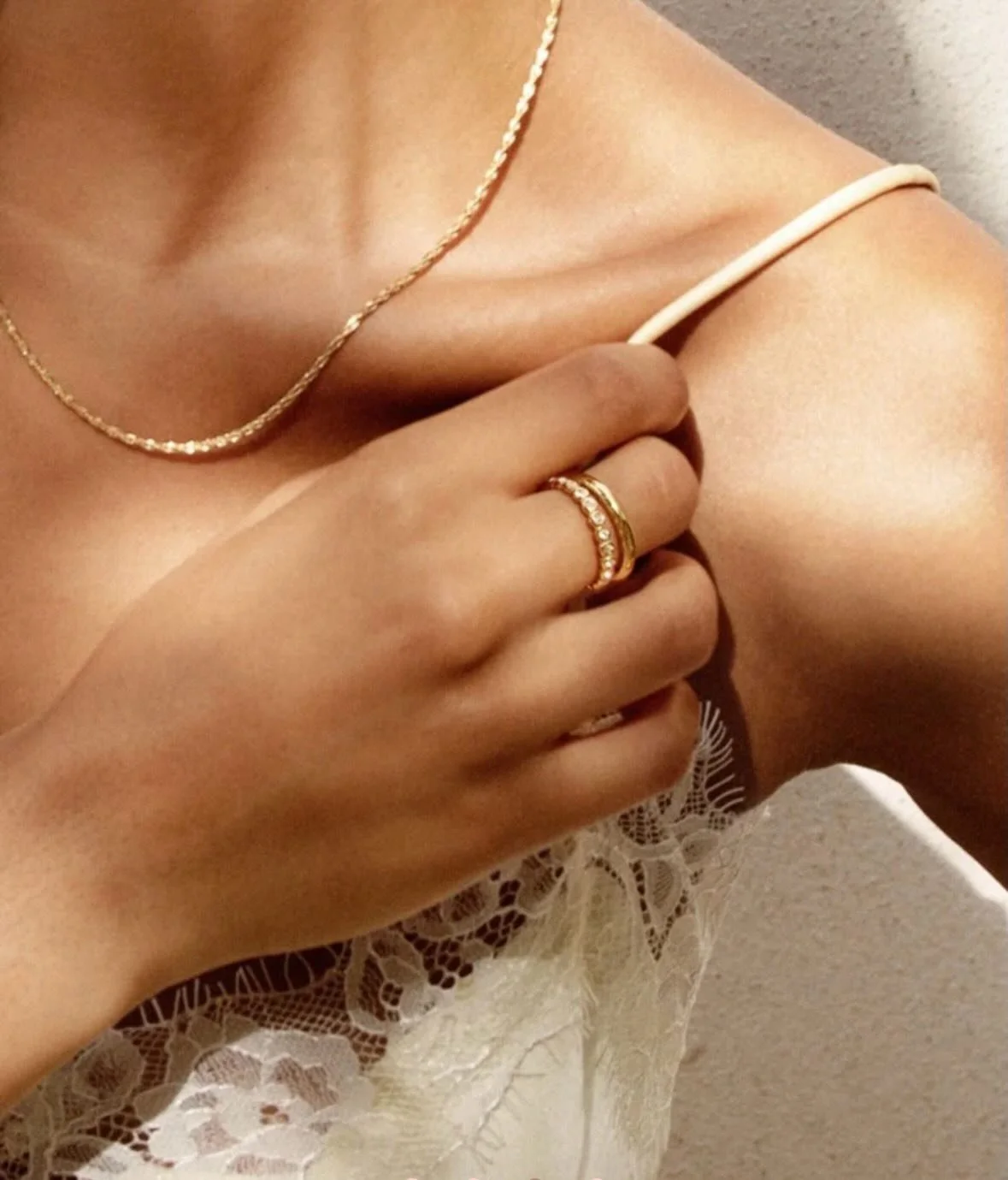 Vi har godt utvalg av smykker fra EDBLAD💫
Perfekt som konfirmasjonsgave, vertinne gave eller bursdagspresang. Kom innom &aring; se utvalget.

Velkommen  10-17.

#edblad #jewellery #neozsandefjord
