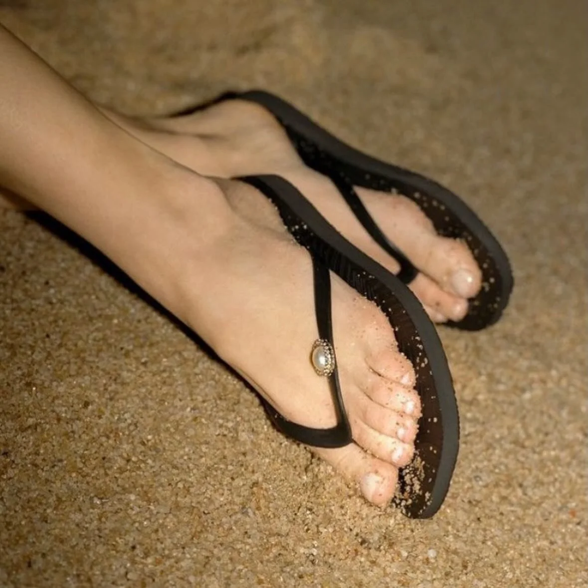 Sammen med Pearl Octopuss.y har Sleepers utviklet flip flops som kombinerer b&aelig;rekraftig komfort med unike  perle detaljer. Resultatet er sandaler som fungerer like godt p&aring; stranden som i byen💎

Velkommen innom 10-17 i dag!

#sleepers #pe