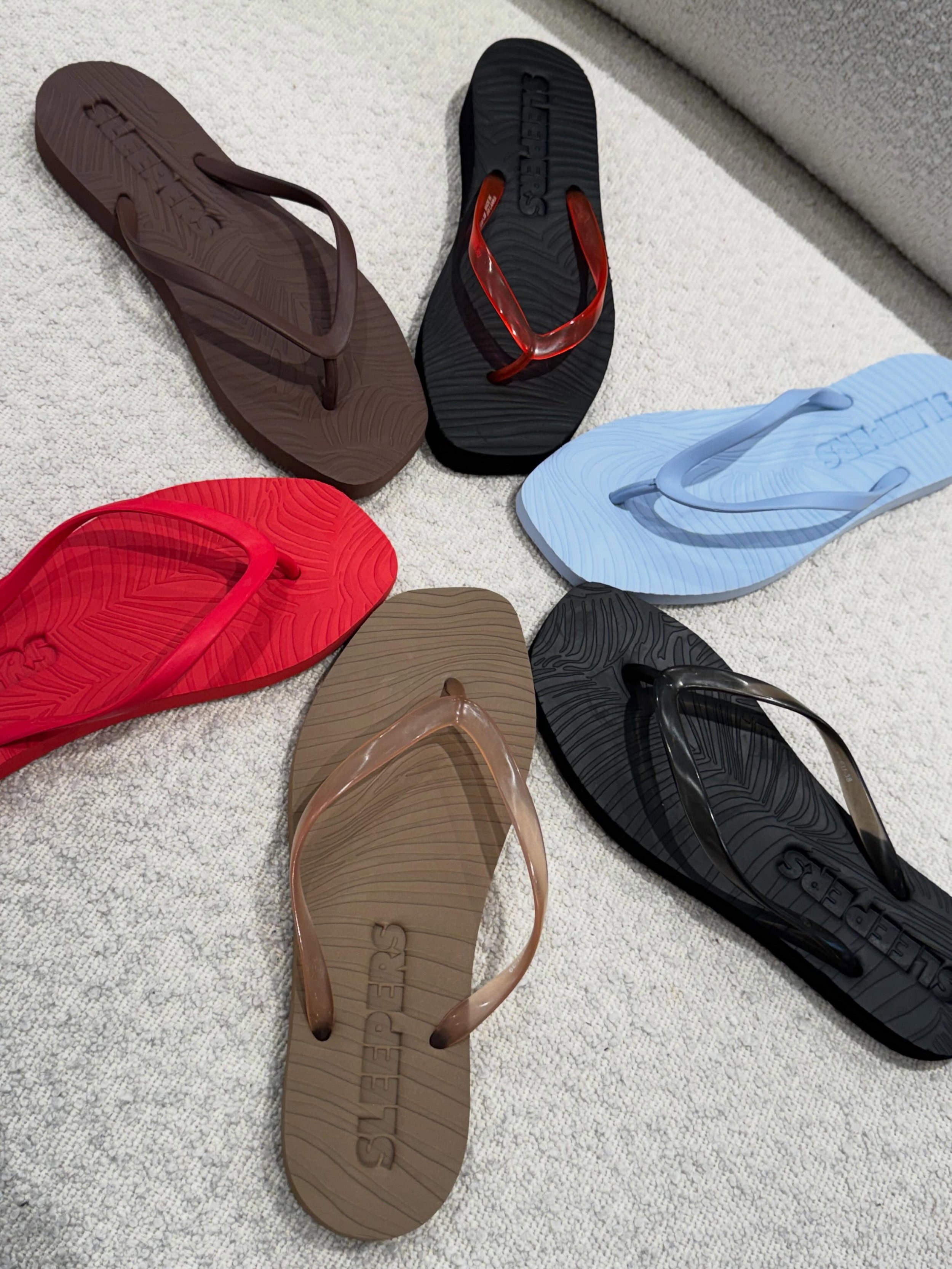 Flip flops fra SLEEPERS🩴
Tapered har en lett konstruert s&aring;le i f&oslash;rsteklasses naturgummi som f&oslash;lger fotens naturlige kurve og tilpasser seg fotens form.

#sleepers #naturgummi #summeressentials #neozsandefjord