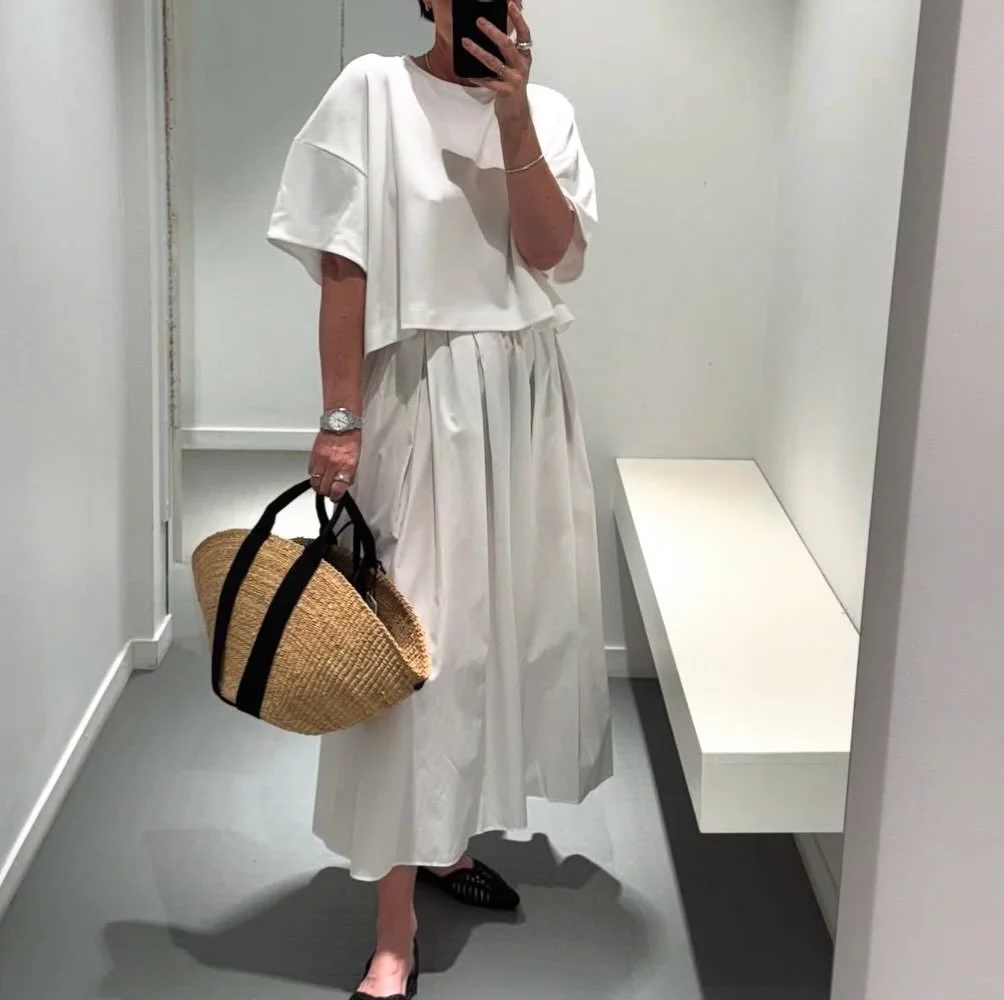 Bare hvitt, med innslag av sommerlige detaljer.
Skj&oslash;rt og topp fra Stylein &bull; Veske fra Muun 🌿

Velkommen innom 10-17 i dag.

#stylein #muun #neozsandefjord #summeressentials