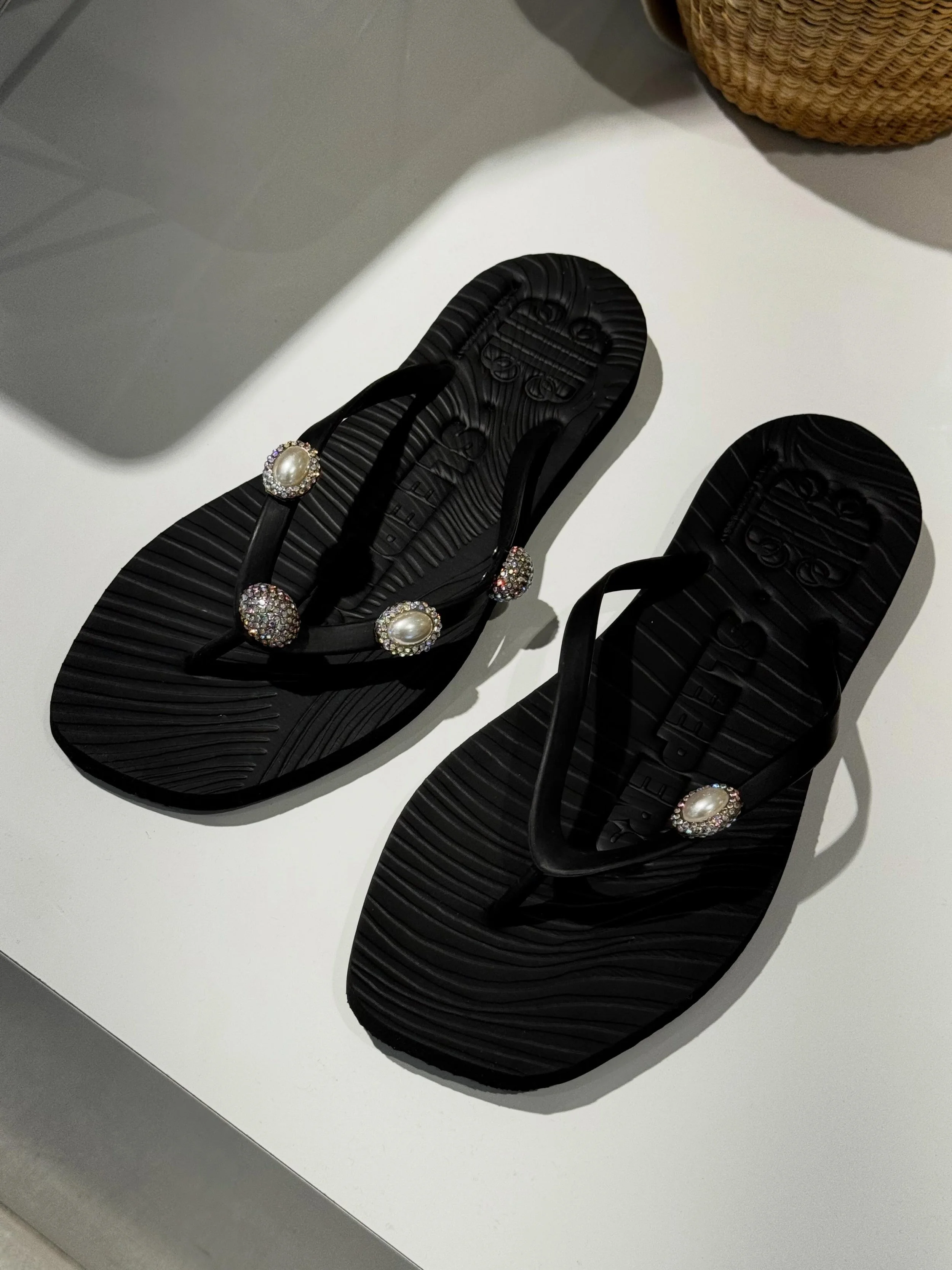 Vi har et godt utvalg av Flip flops fra SLEEPERS ☀️ 
- Disse er et samarbeid med Pearl Octopuss.y.

Velkommen innom 10-16 i dag!

#sleepers #flipflops #naturgummi #neozsandefjord