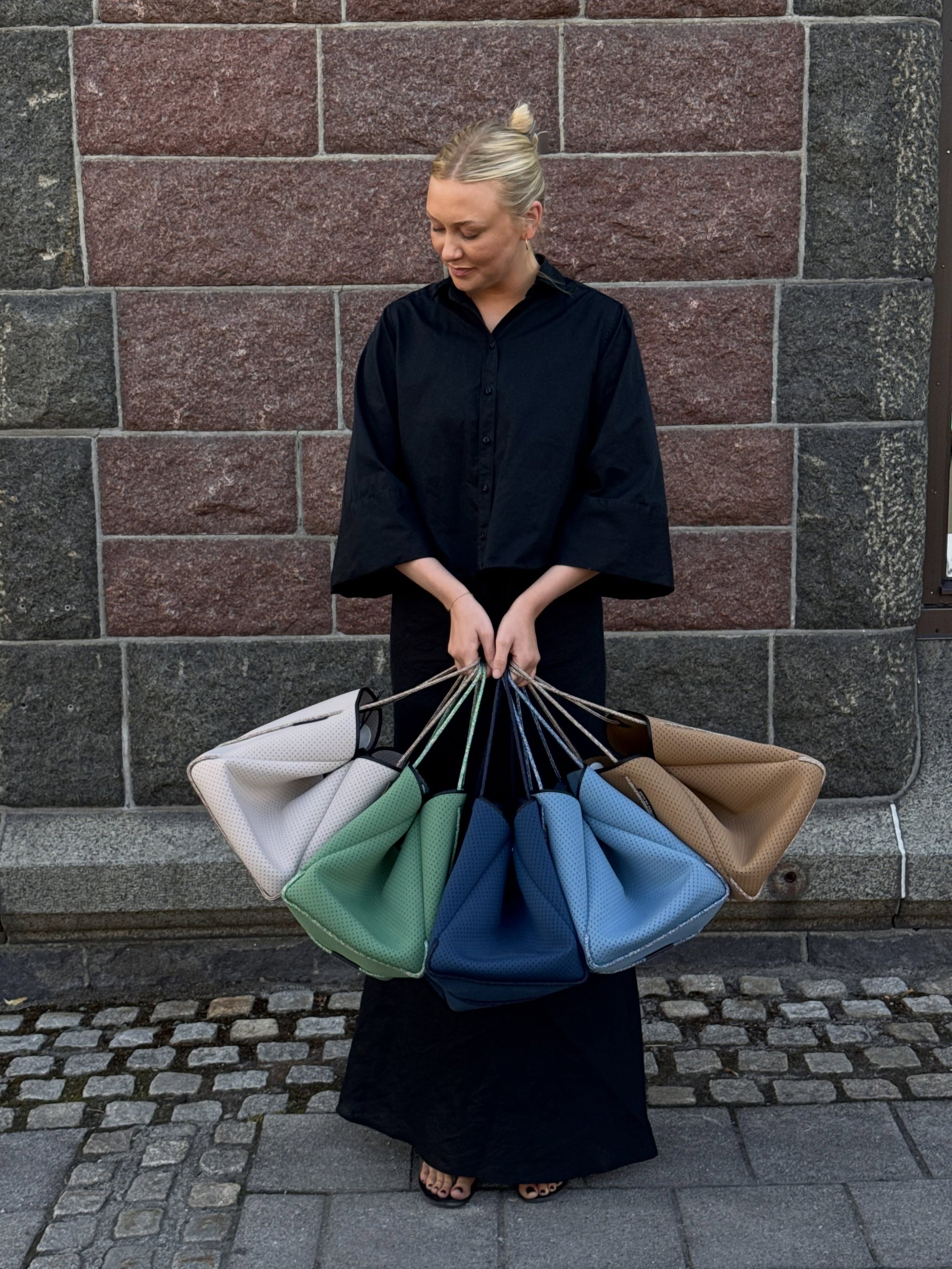Hverdagsfavoritten 🤍 State Of Escape

Escape Tote er lett, romslig og designet for en aktiv hverdag. En favoritt som enkelt f&oslash;lger deg fra jobb til reise og alt imellom.

Velkommen innom 10-16 i dag🤍

#stateofescape #neoprenebag #minimalism 