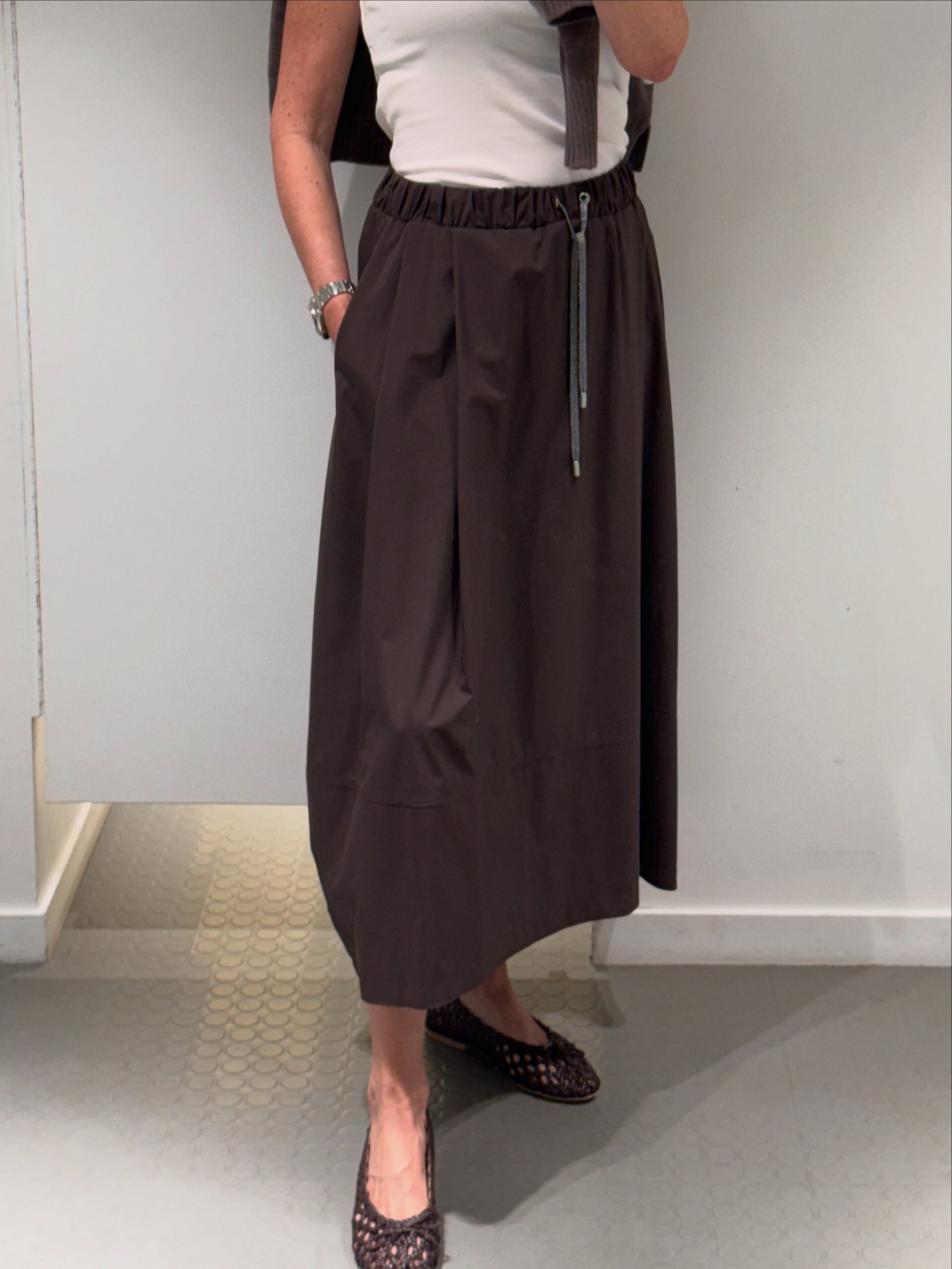Skj&oslash;rt fra Gran Sasso🤎
En tidl&oslash;s klassiker som kan styles med alt fra en enkel t-skjorte til en myk strikk.

#gransasso #timelessstyle #minimalstyle #scandinavianstyle #neozsandefjord