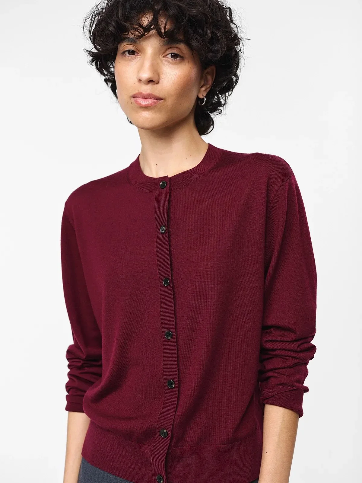 Lilja cardigan i merinoull fra Julie Josephine🥀

Velkommen innom 10-17 i dag!

#juliejosephine #timelessfashion #neozsandefjord