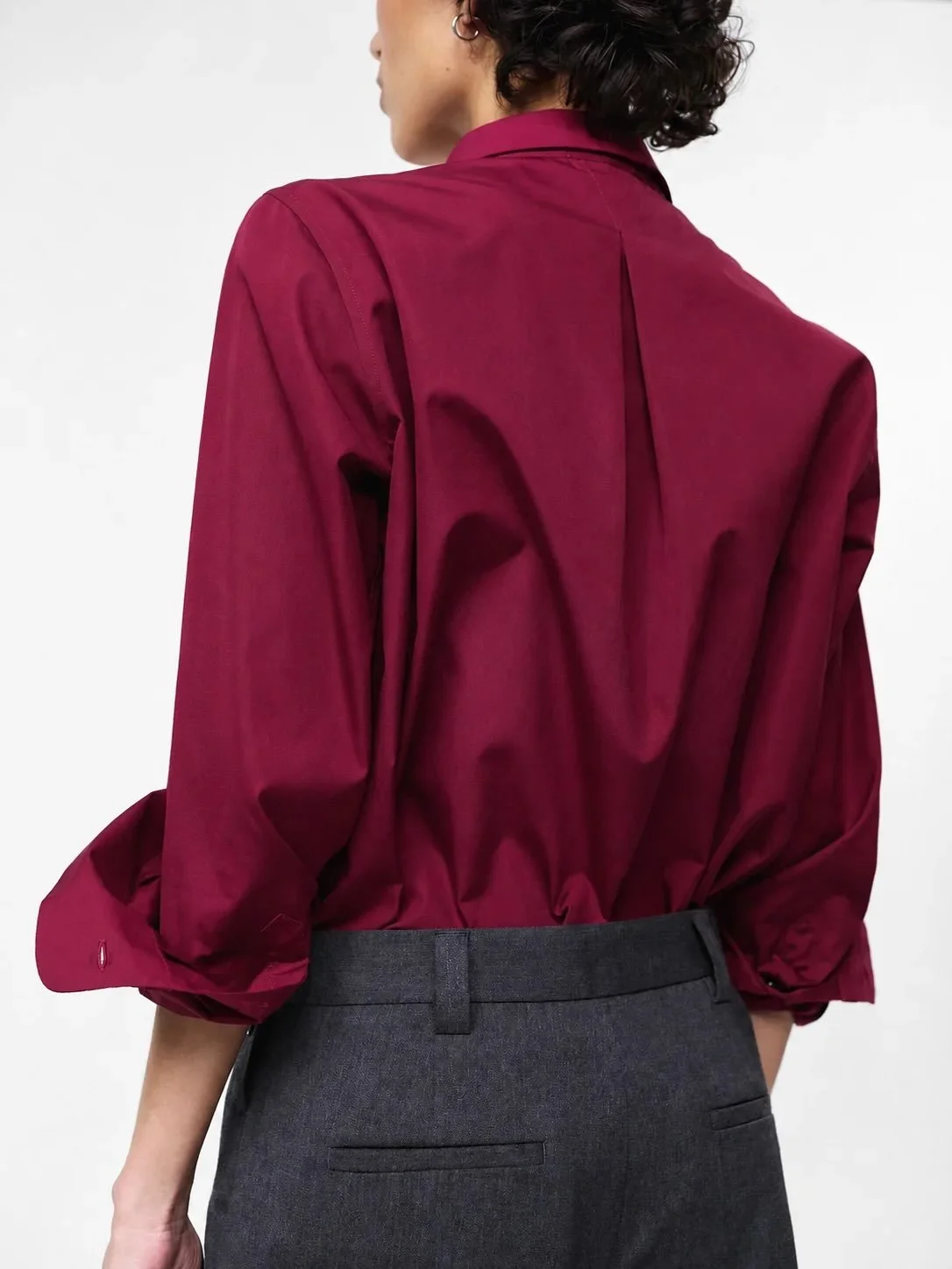 The Sophie shirt @juliejosephine 🥀 En klassisk skjorte med myk A - formet silhuett. Finnes i Plum og Light Blue.

Velkommen innom 10-17 i dag.

#juliejosephine #timelessfashion #neozsandefjord