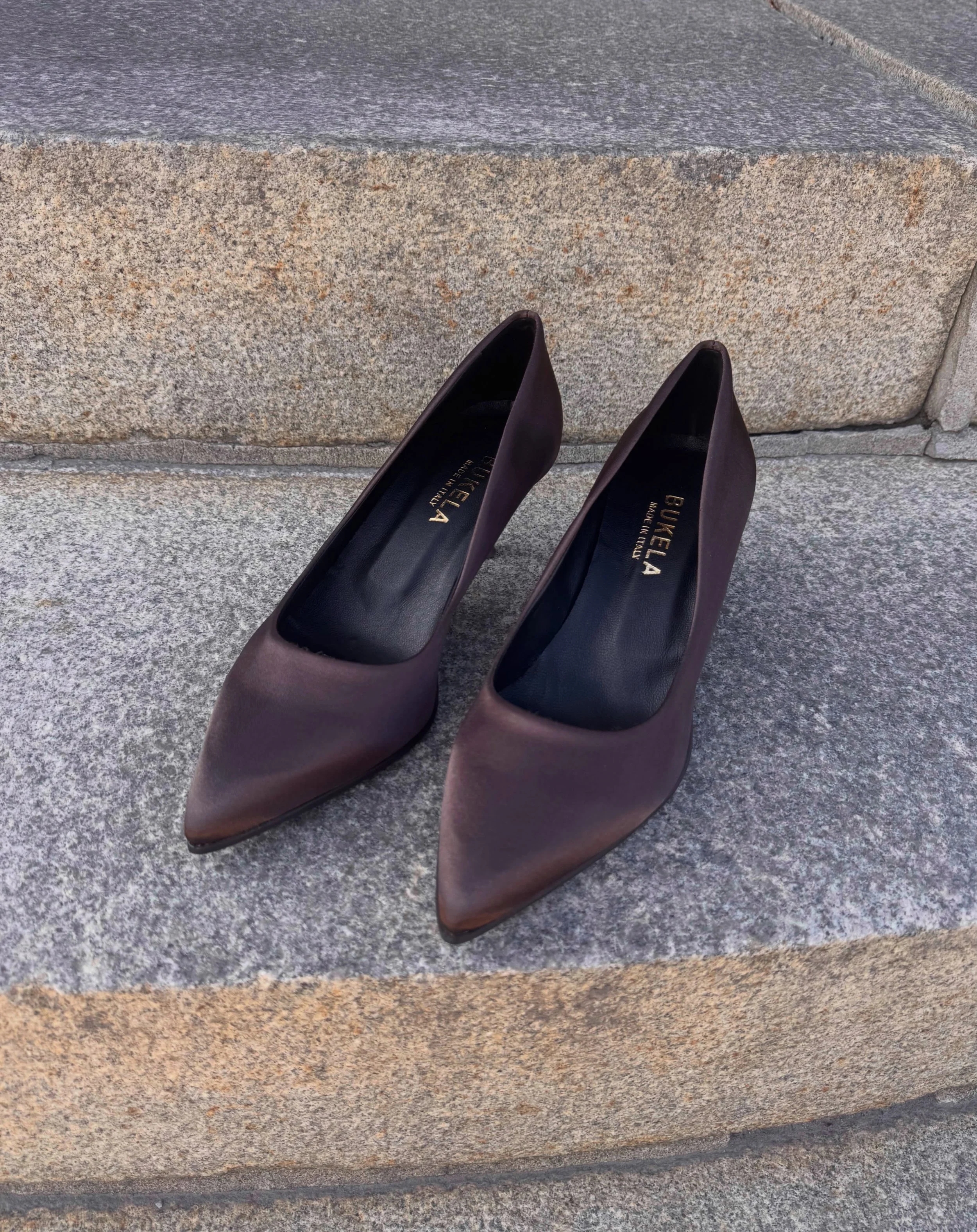 Pumps i sateng fra Bukela🤎 

Velkommen innom 10-17 i dag!

#bukela #pumps #italianmade #neozsandefjord
