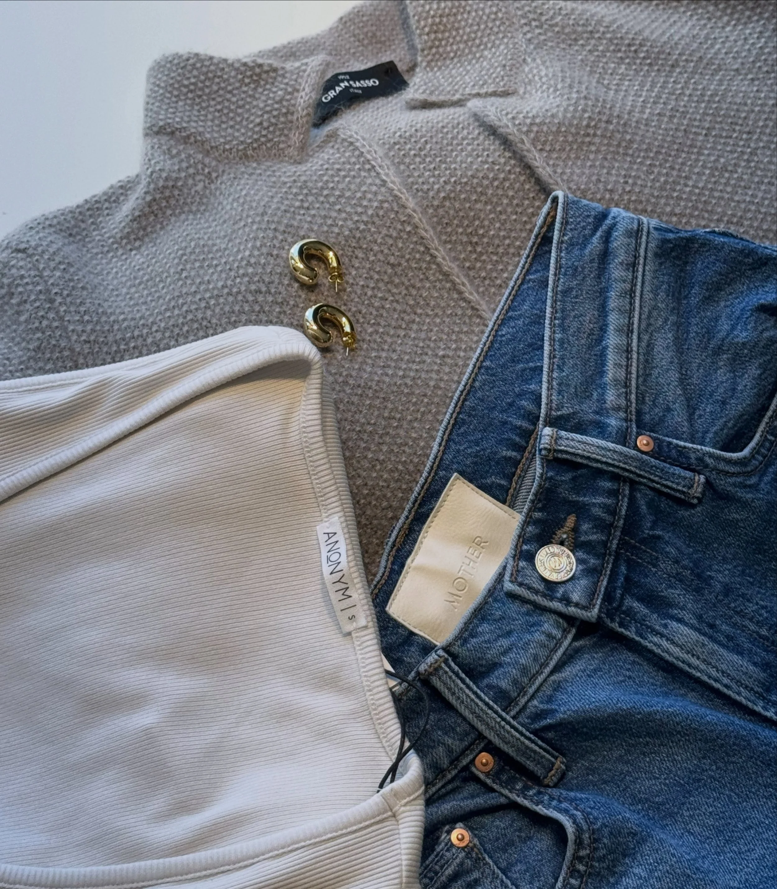 Tidl&oslash;se basics, gode kvaliteter og plagg som varer🍂
Mother jeans &bull; Anonym singlet &bull; Gran Sasso cardigan.

Velkommen innom 10-16!

#mother #anonym #gransasso #basicstyle #neozsandefjord