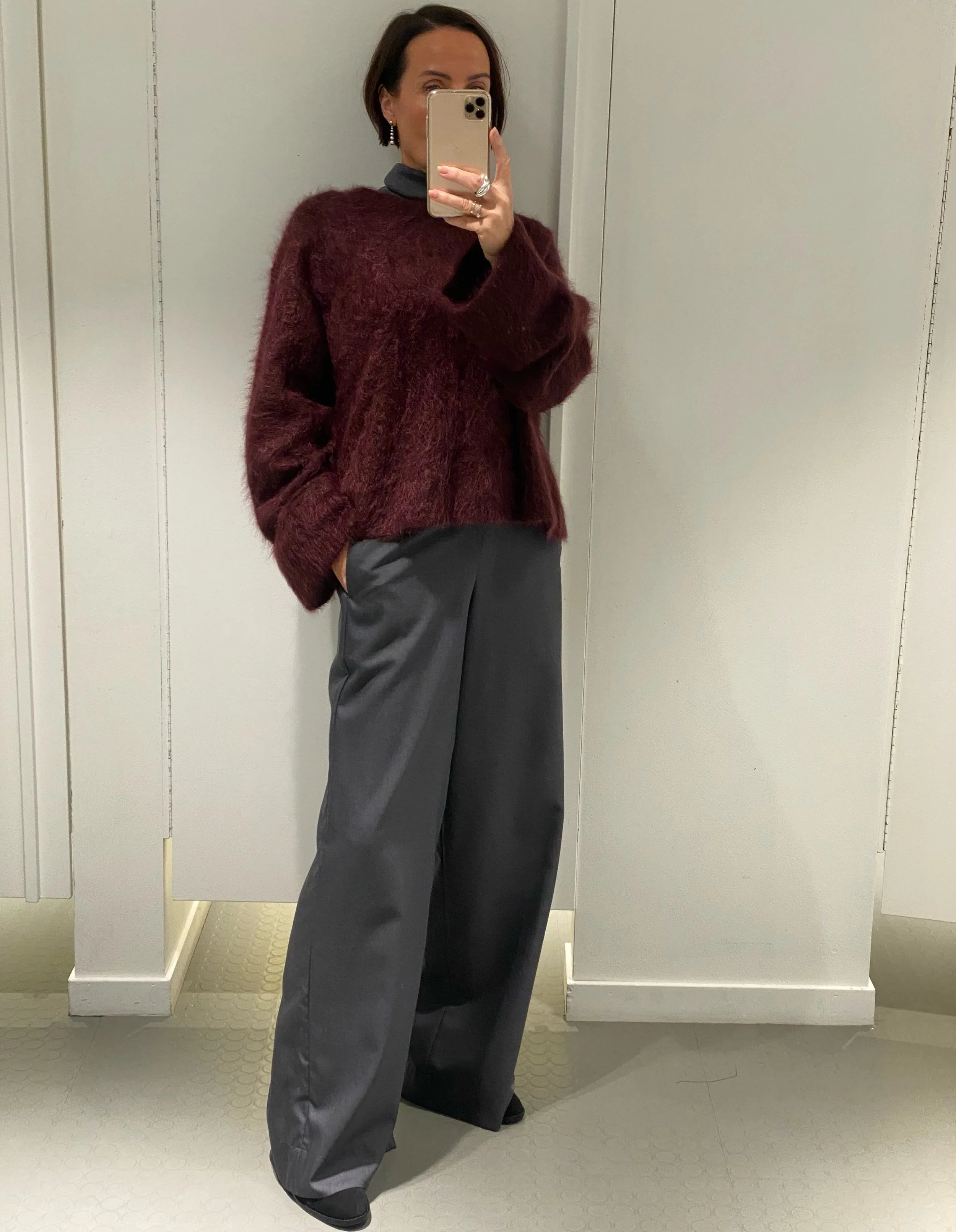 Gr&aring;tt &amp; burgunder - en fin kombinasjon for h&oslash;sten 🍁
- Genser fra Stylein &bull; Bukse Julie Josephine .

Velkommen innom 10-17 i dag.

#stylein #juliejosephine #minimalism #fallfashion #neozsandefjord