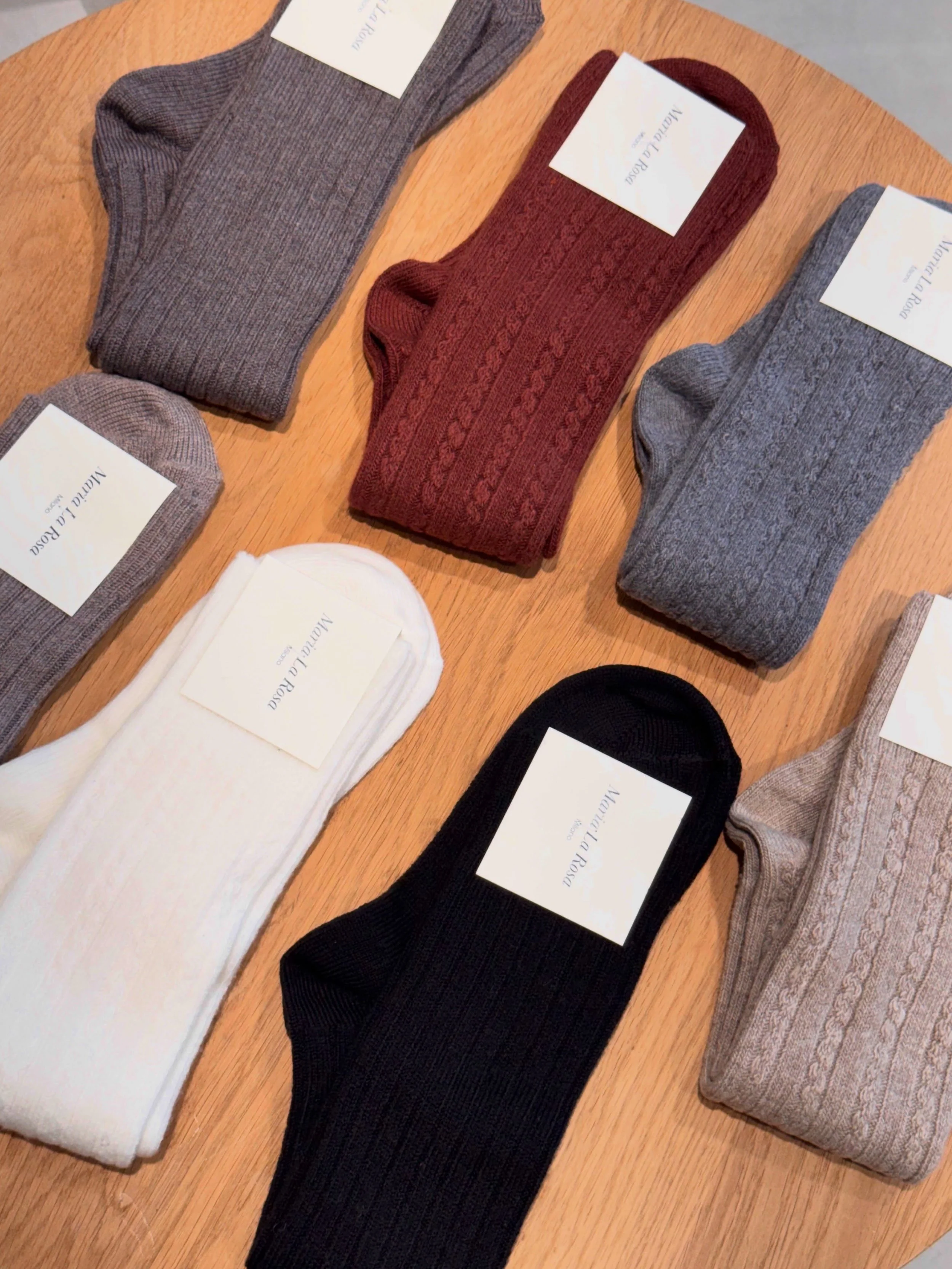 Endelig har vi f&aring;tt sokker fra Maria La Rosa. 
Ekte hverdagsluksus &ndash; og den perfekte gaven til noen du er glad i 🤎

Velkommen innom 10-17 i dag.

#marialarosa #italianbrand #fallessentials #neozsandefjord