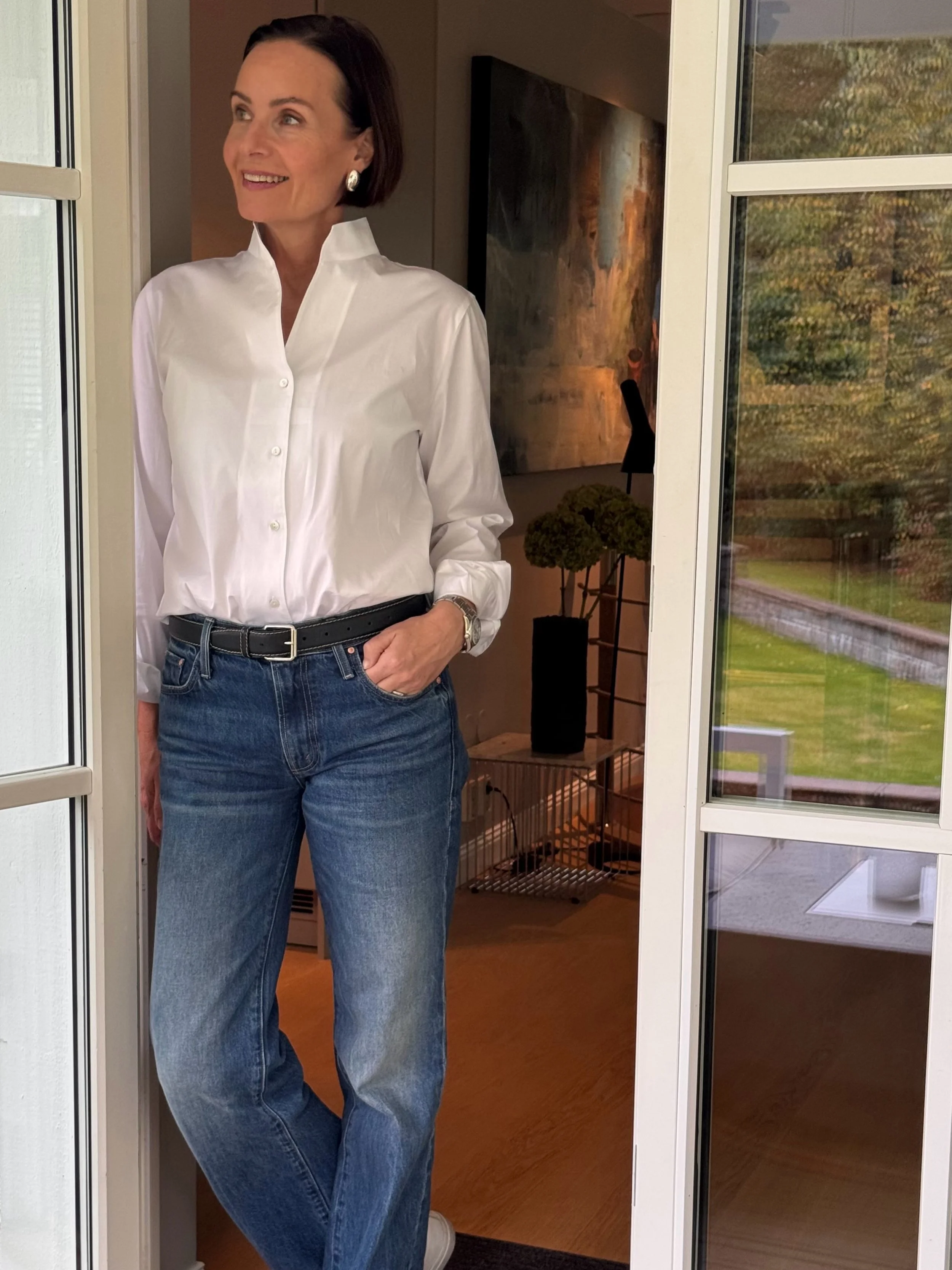Sasha shirt fra italienske Xacus🤍 En klassisk poplin skjorte med st&aring;ende krage og front&aring;pning. 

Velkommen innom 10-17 i dag🍂

#xacus #italianbrand #whiteshirt #neozsandefjord