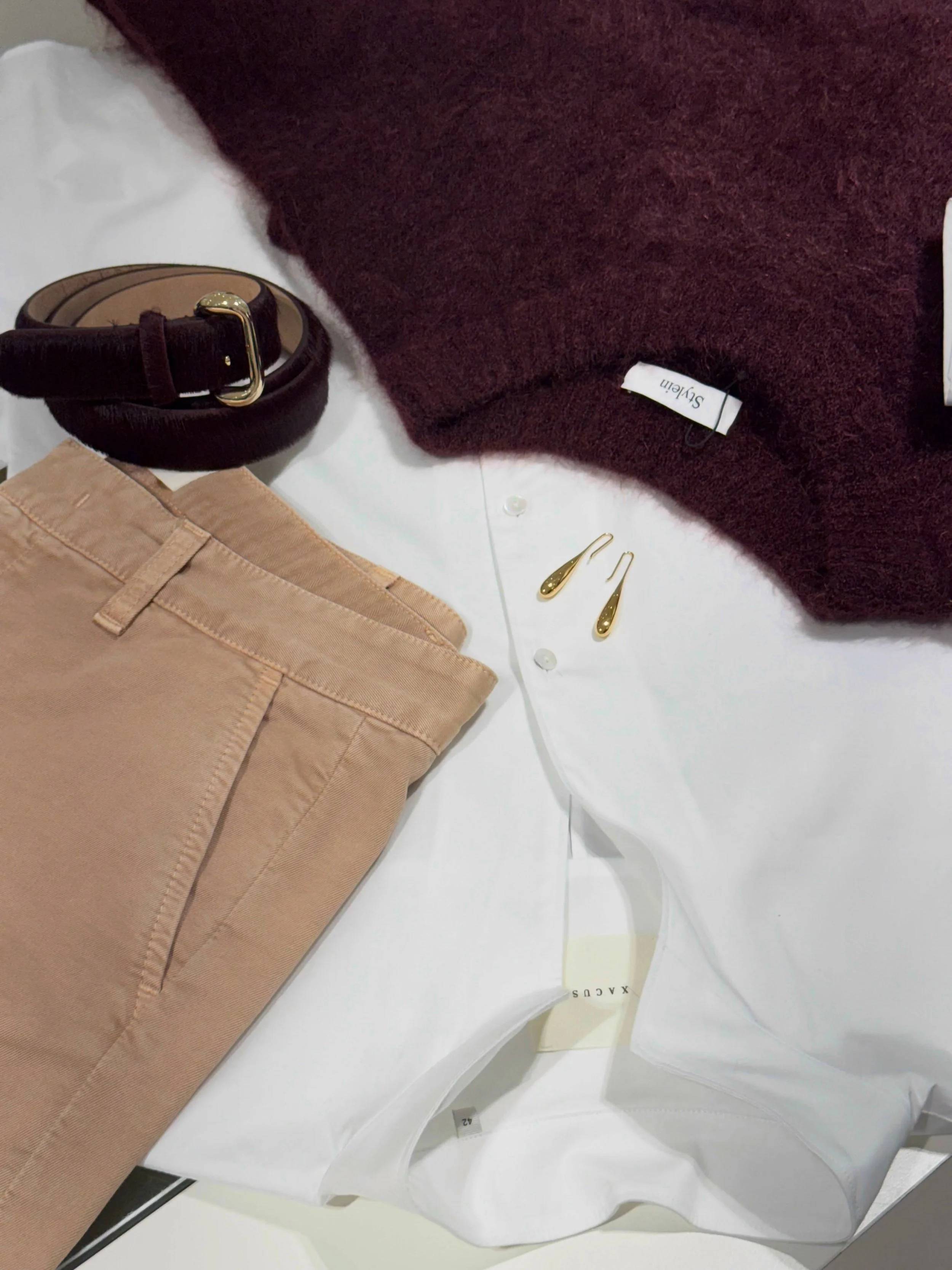 H&oslash;sten byr p&aring; lune plagg, fine farger og kvaliteter vi elsker &aring; kle oss i 🍁

Velkommen innom 10-17 i dag. 

Kyoto chinos &bull; Xacus skjorte &bull; Stylein genser &bull; Belte fra Gavazzeni &bull; Lie studio &oslash;redobber.